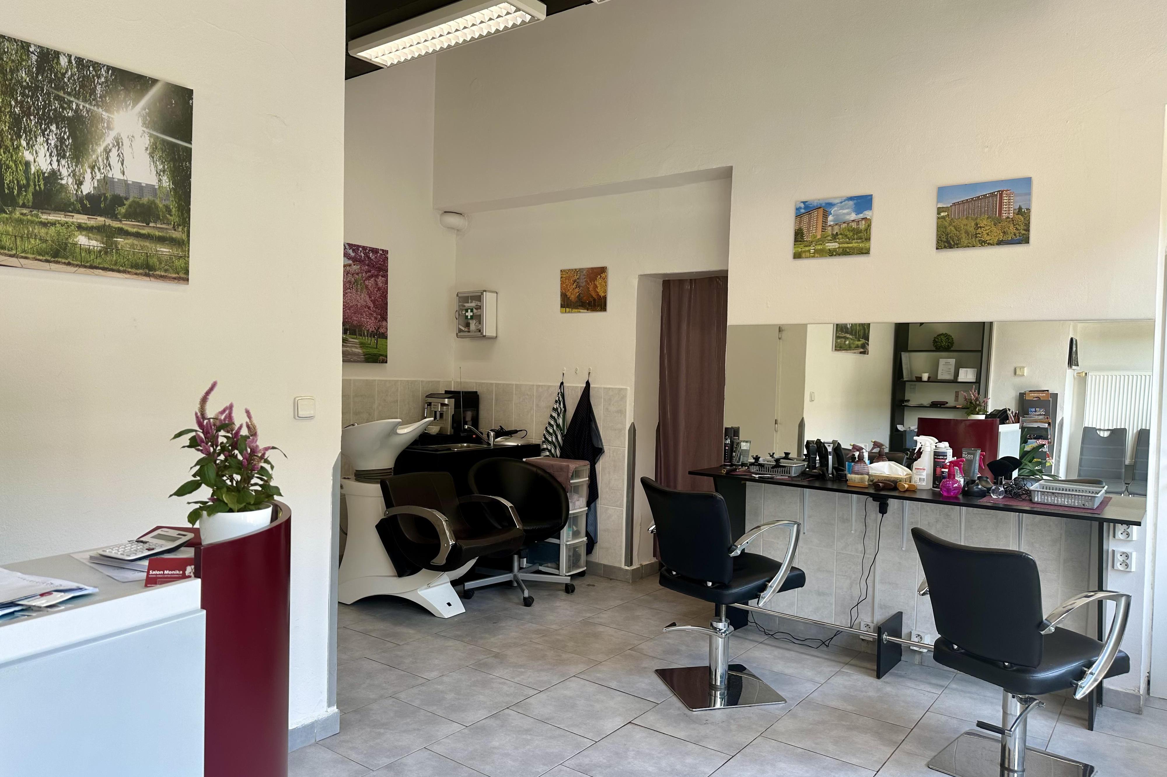 Salon Monika - dámské, pánské, dětské kadeřnictví a pedikúra foto 1