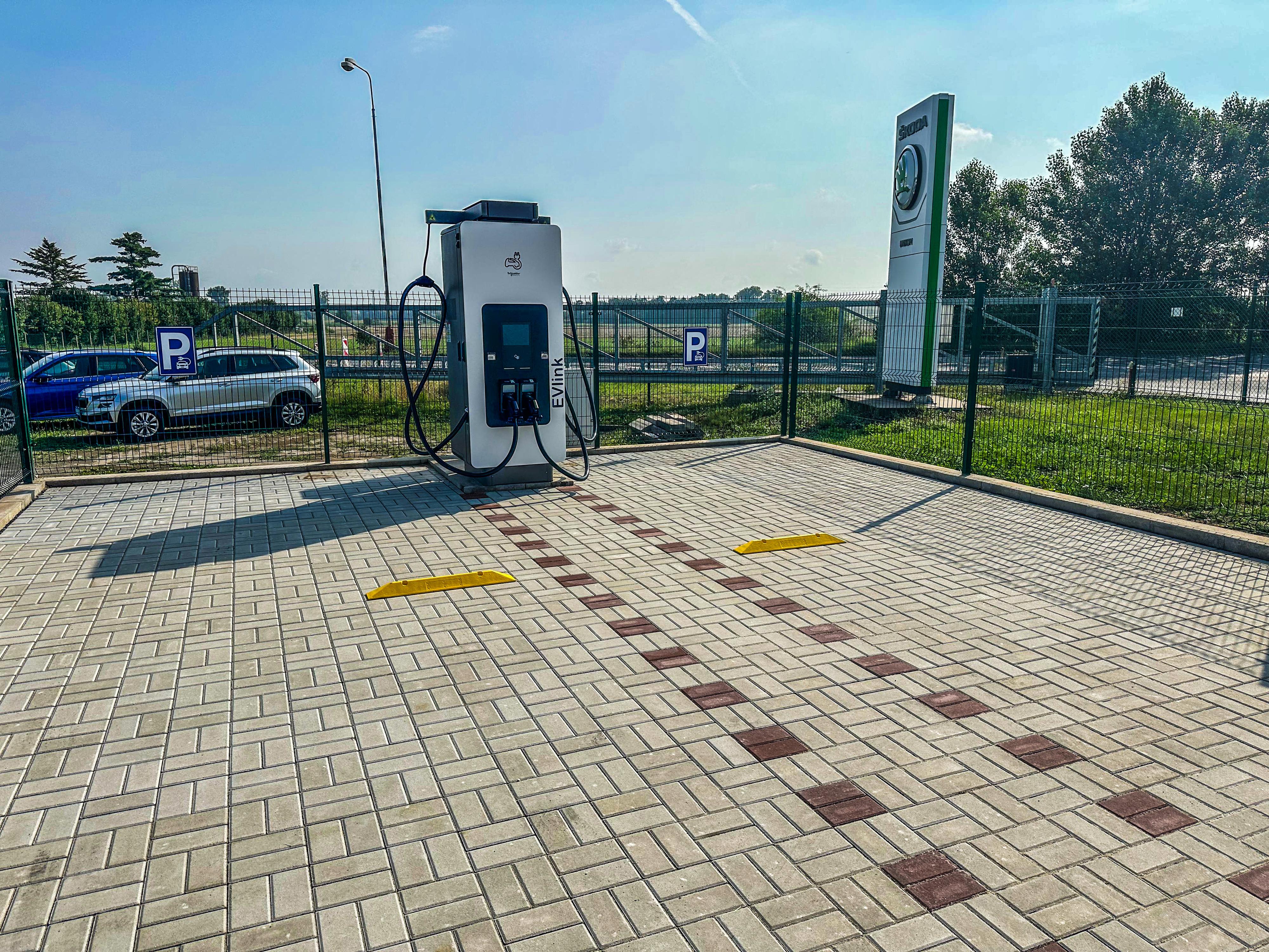 UNIKOM nabíjecí stanice 180 kW foto 2