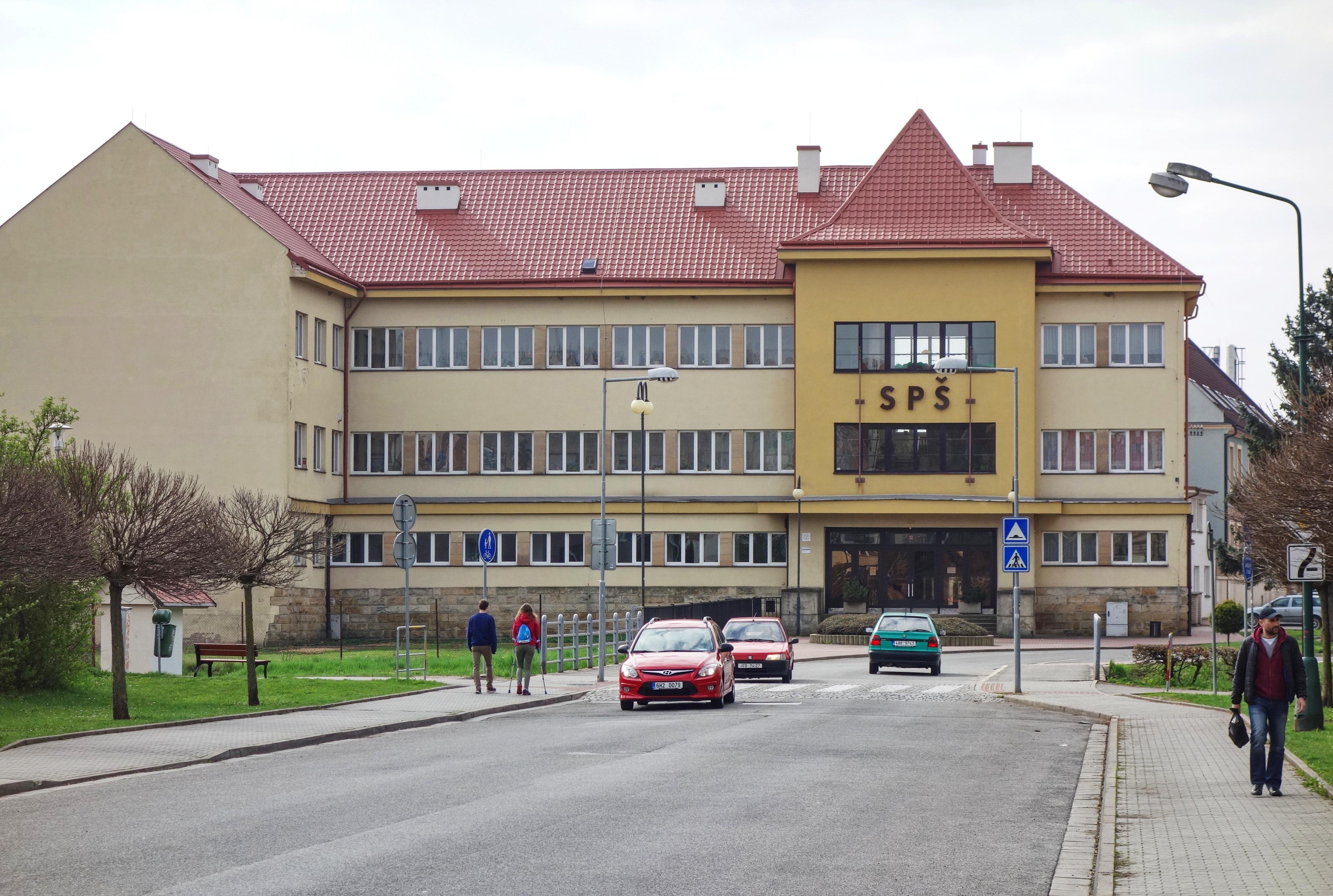 Střední průmyslová škola, Jičín, Pod Koželuhy 100 foto 3