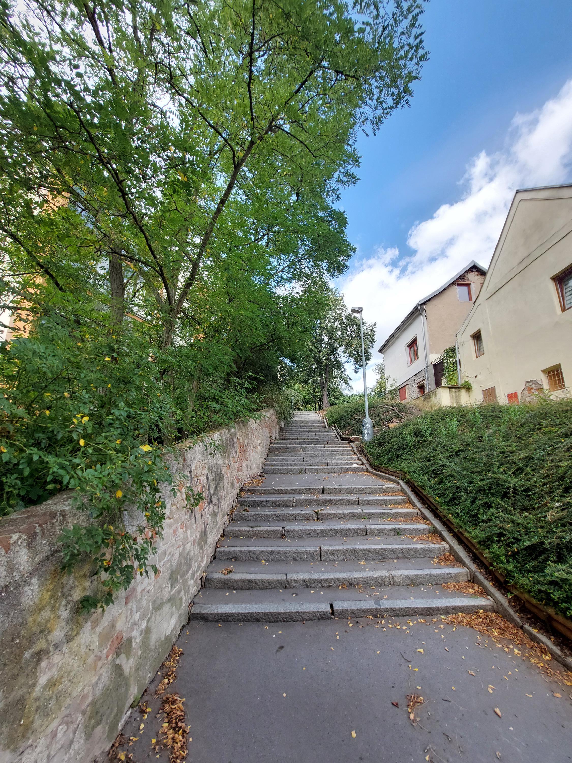 ZUŠ Praha 10, Trhanovské náměstí foto 3