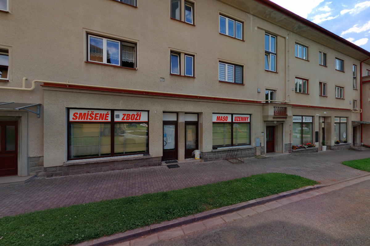 Smíšené zboží, maso, uzeniny u hřiště foto 3