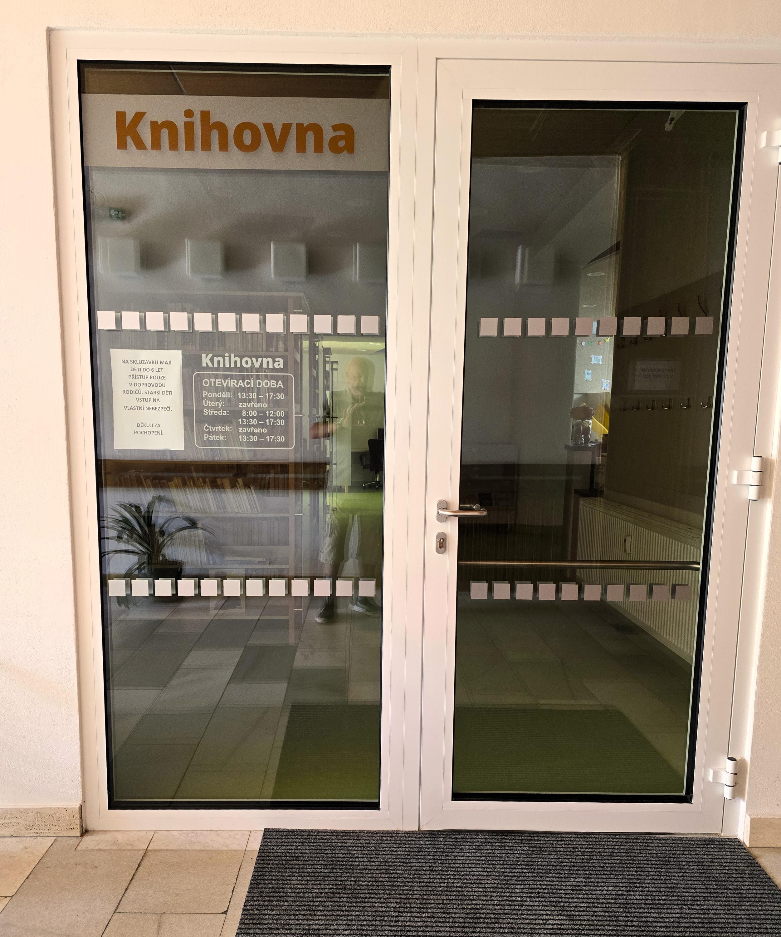 Místní knihovna Hroznová Lhota foto 4