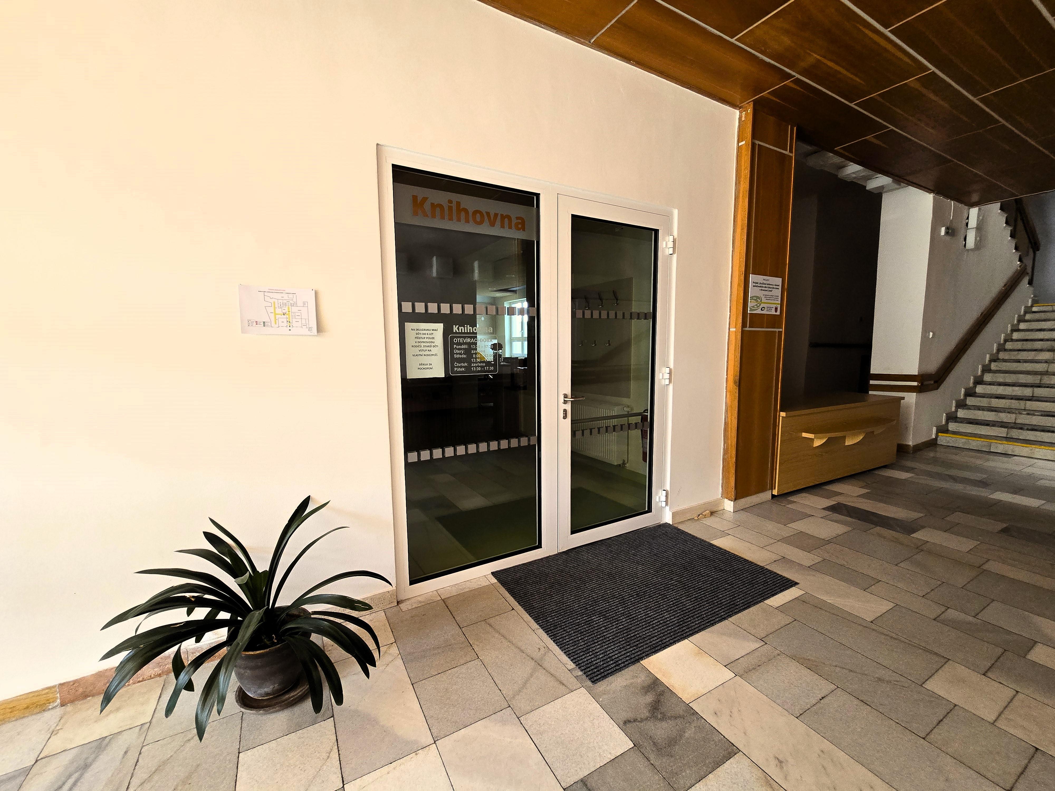 Místní knihovna Hroznová Lhota foto 5