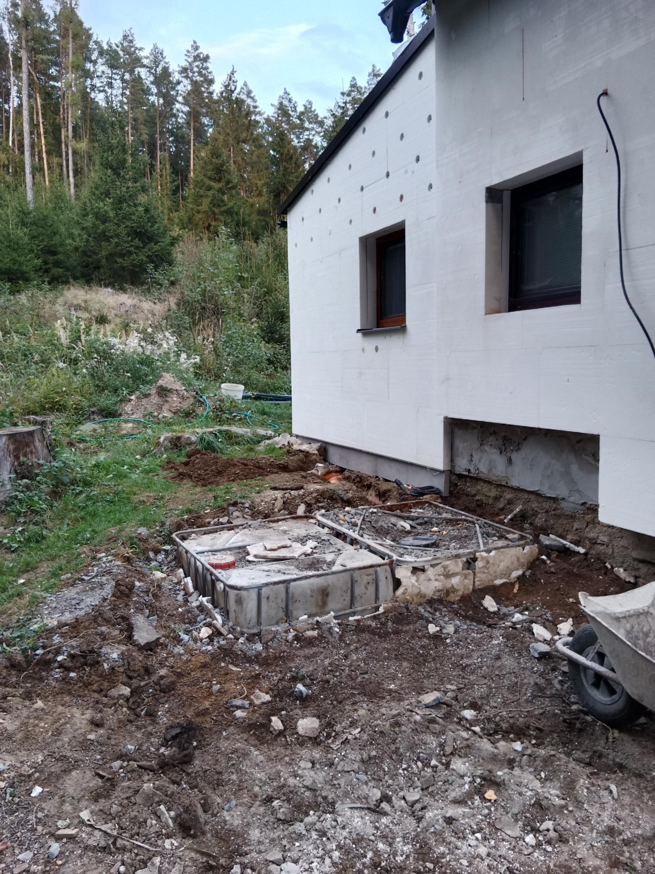 Robin Mihule zemní výkopové práce minibagrem foto 5