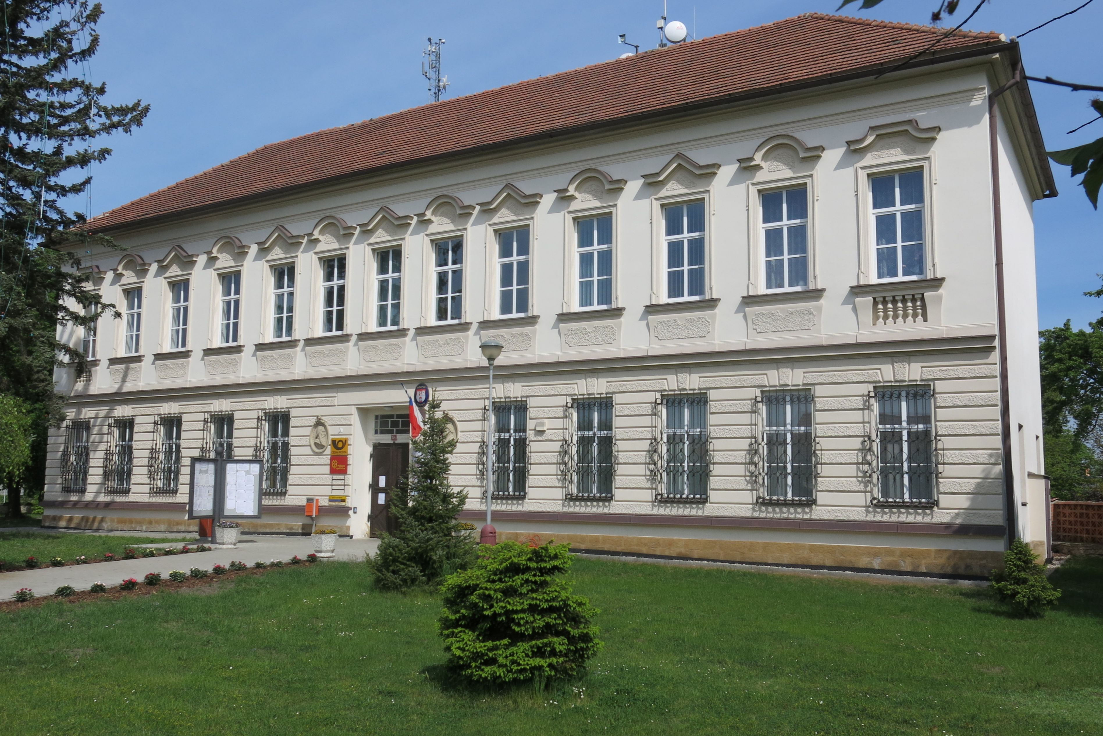 Bezno - úřad městyse foto 2