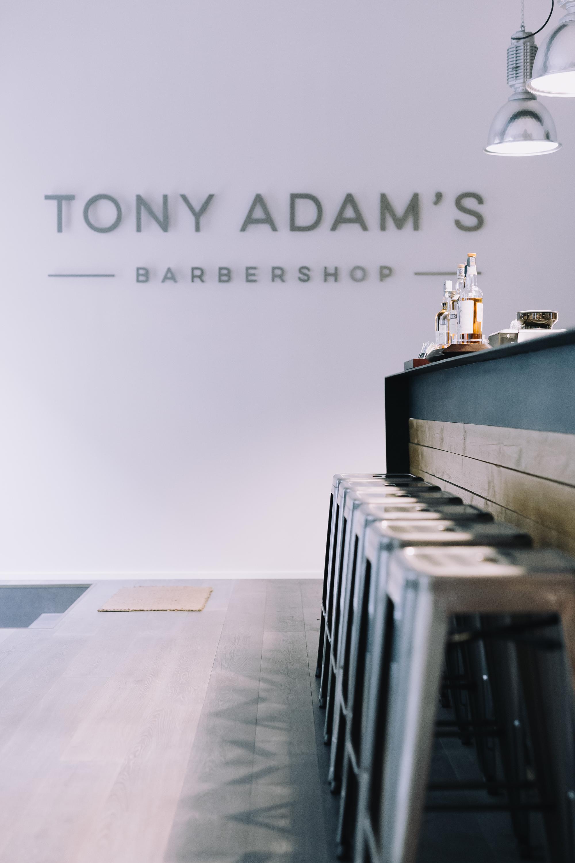 TONY ADAM´S BARBERSHOP foto 3