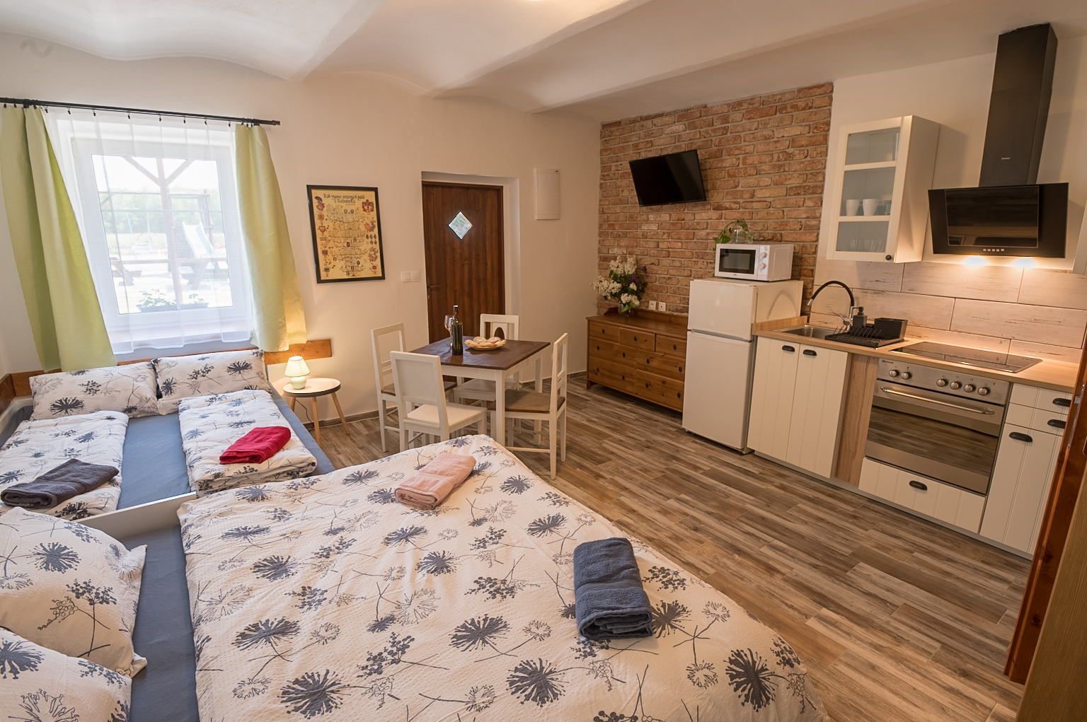 Apartmány Škorničkův statek a Tátova chalupa s wellness foto 3