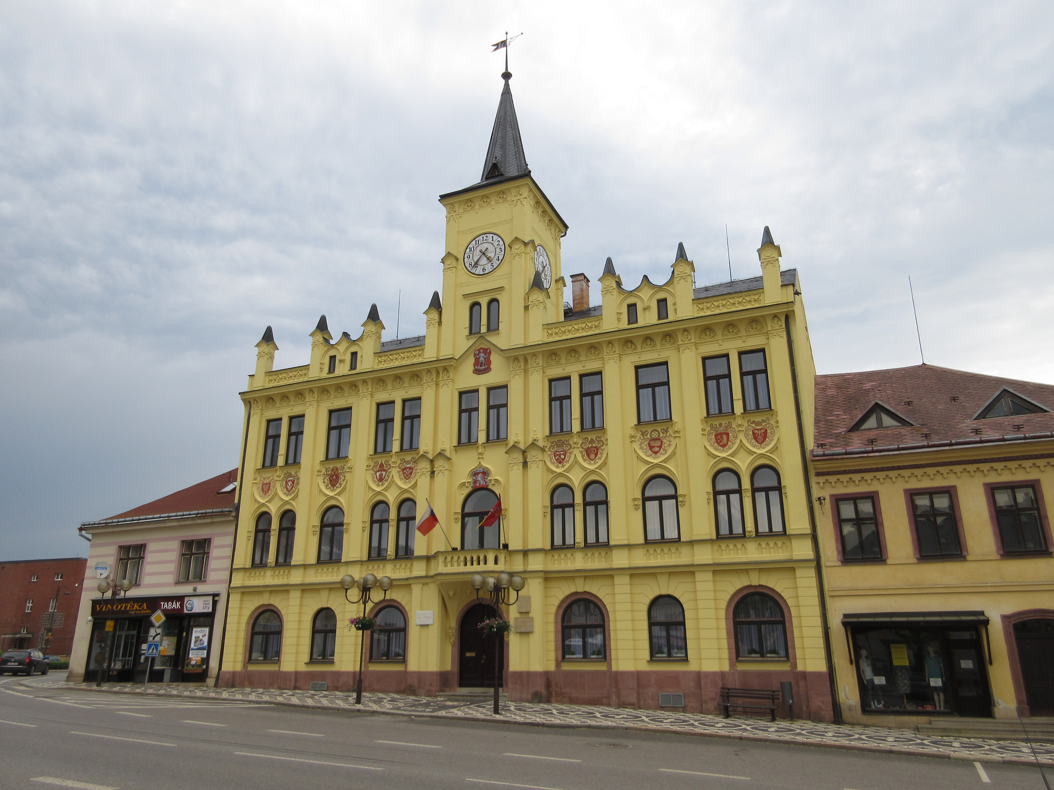 Lomnice nad Popelkou - městský úřad foto 3