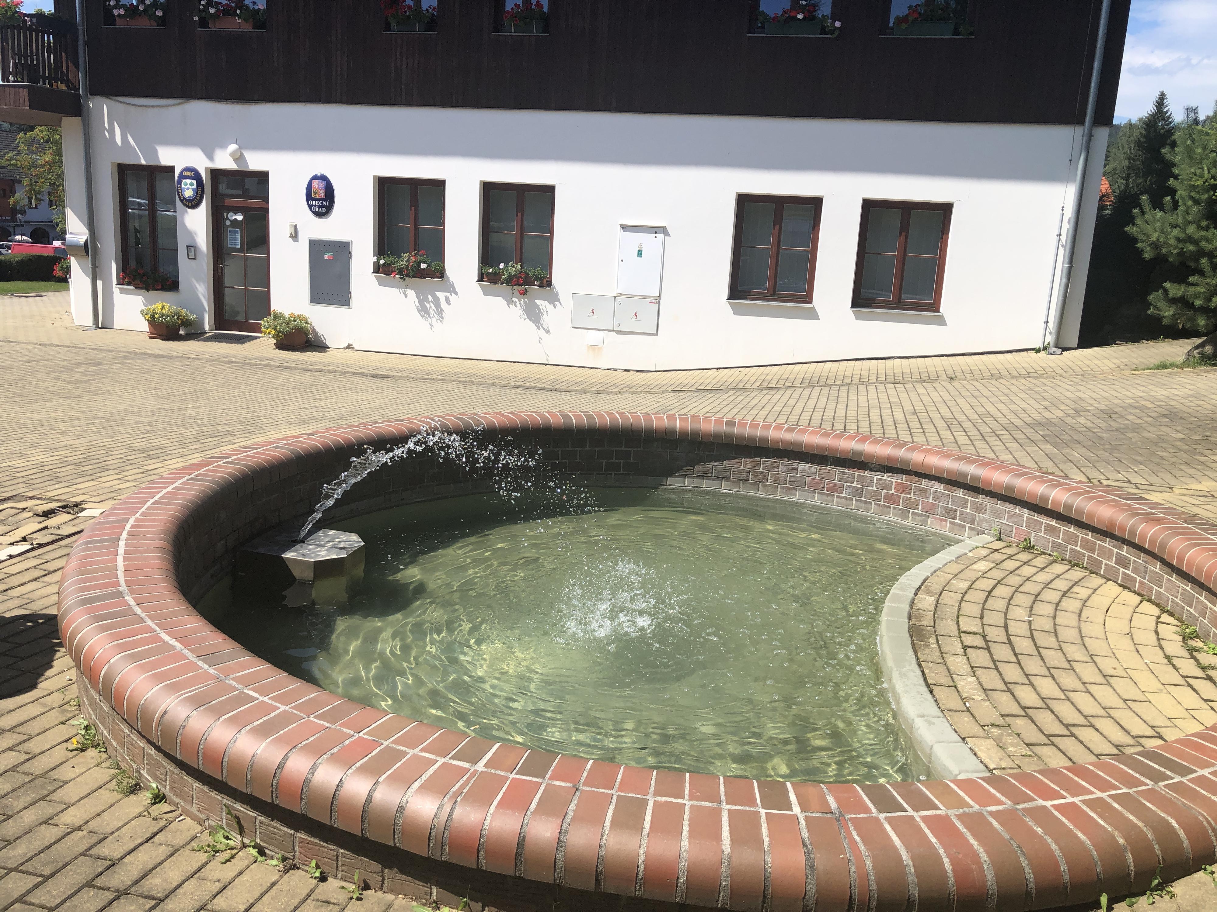 Lipno nad Vltavou - obecní úřad foto 2