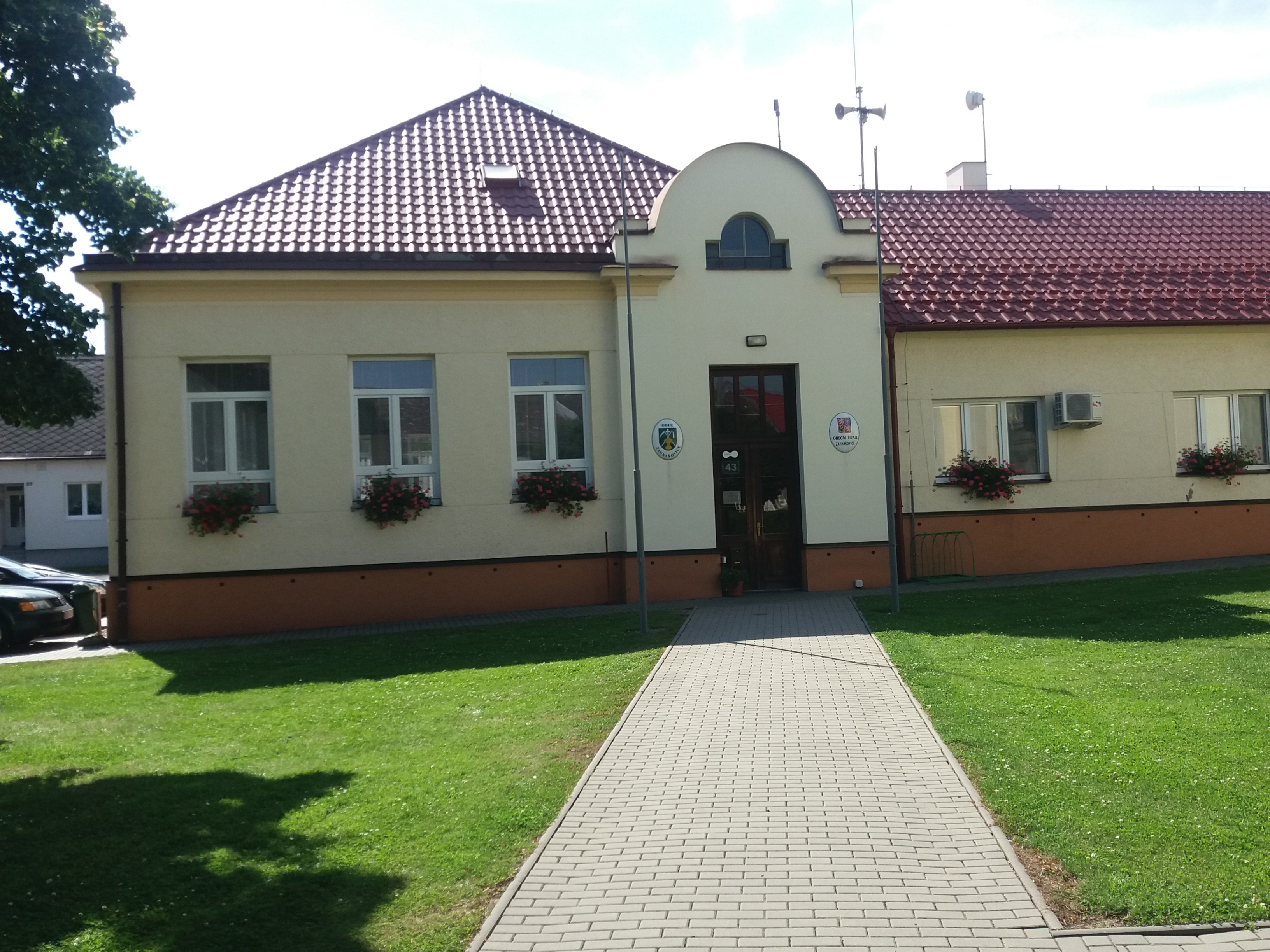 Zahnašovice - obecní úřad foto 2