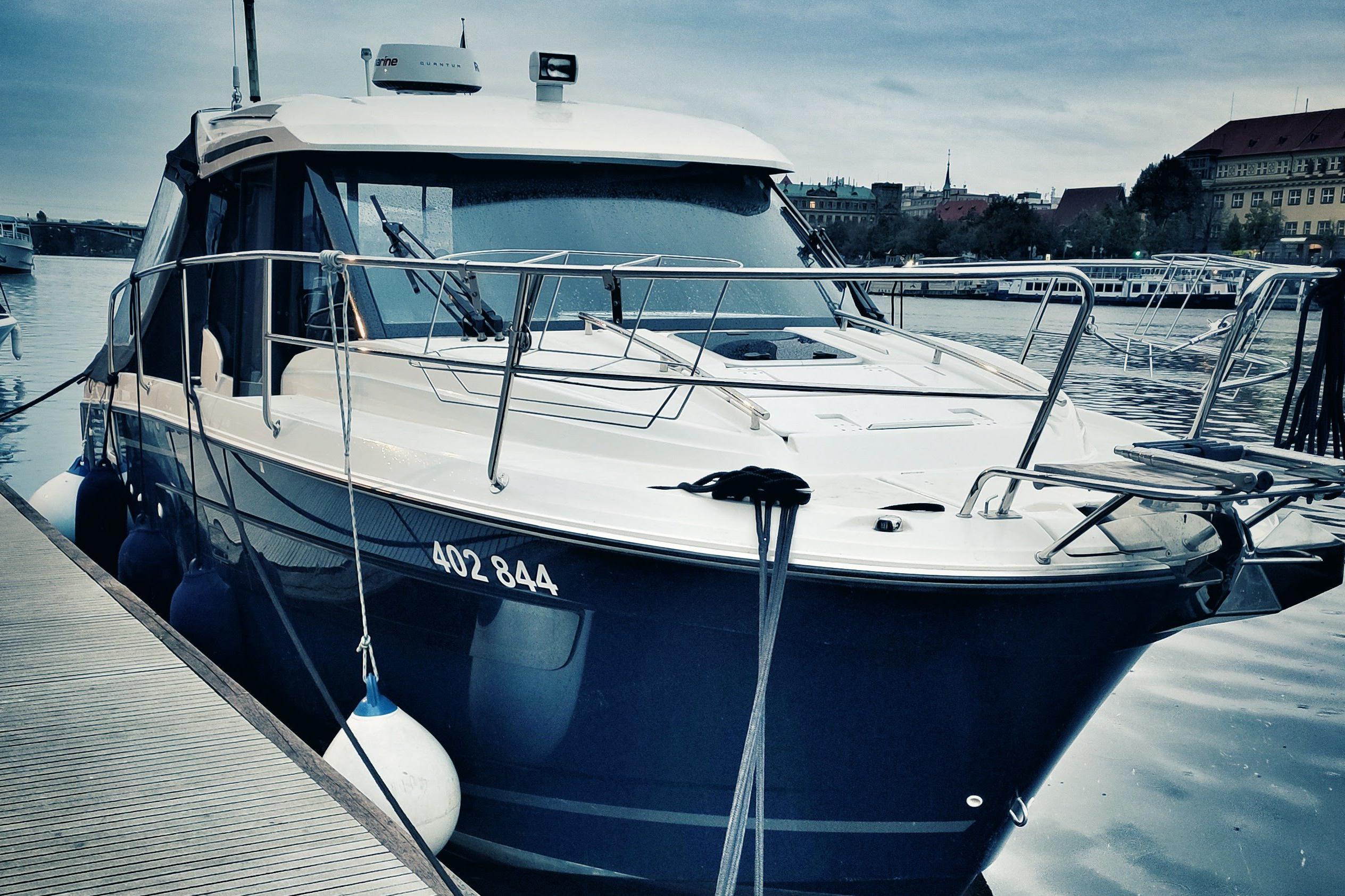 Plavba s kapitánem, s. r. o.