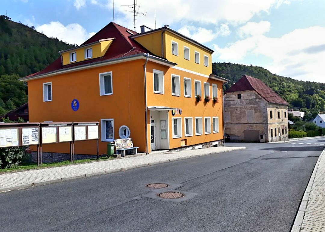 Perštejn - obecní úřad foto 5