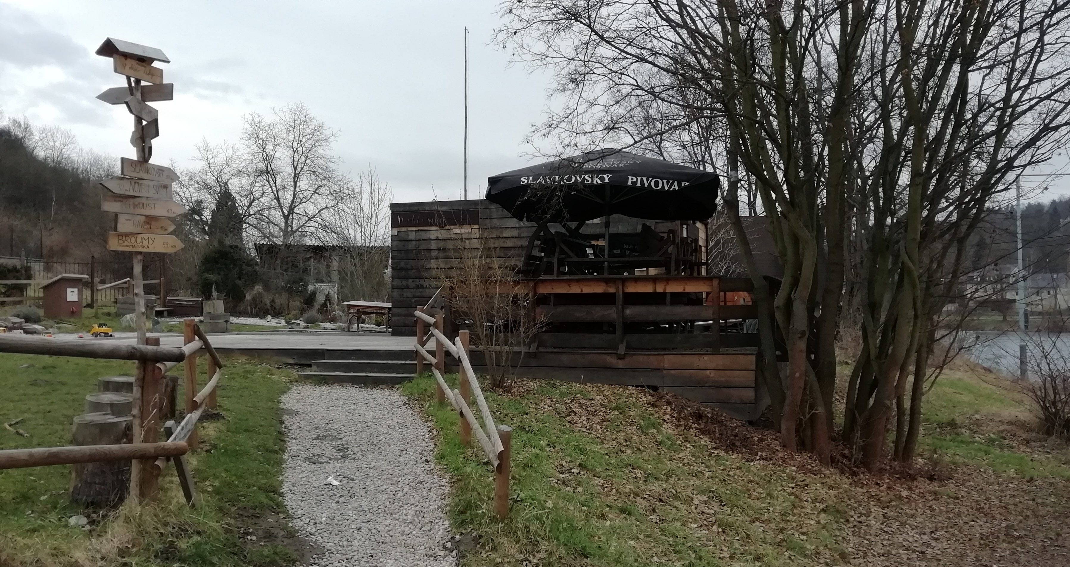 V ohbí řeky foto 6