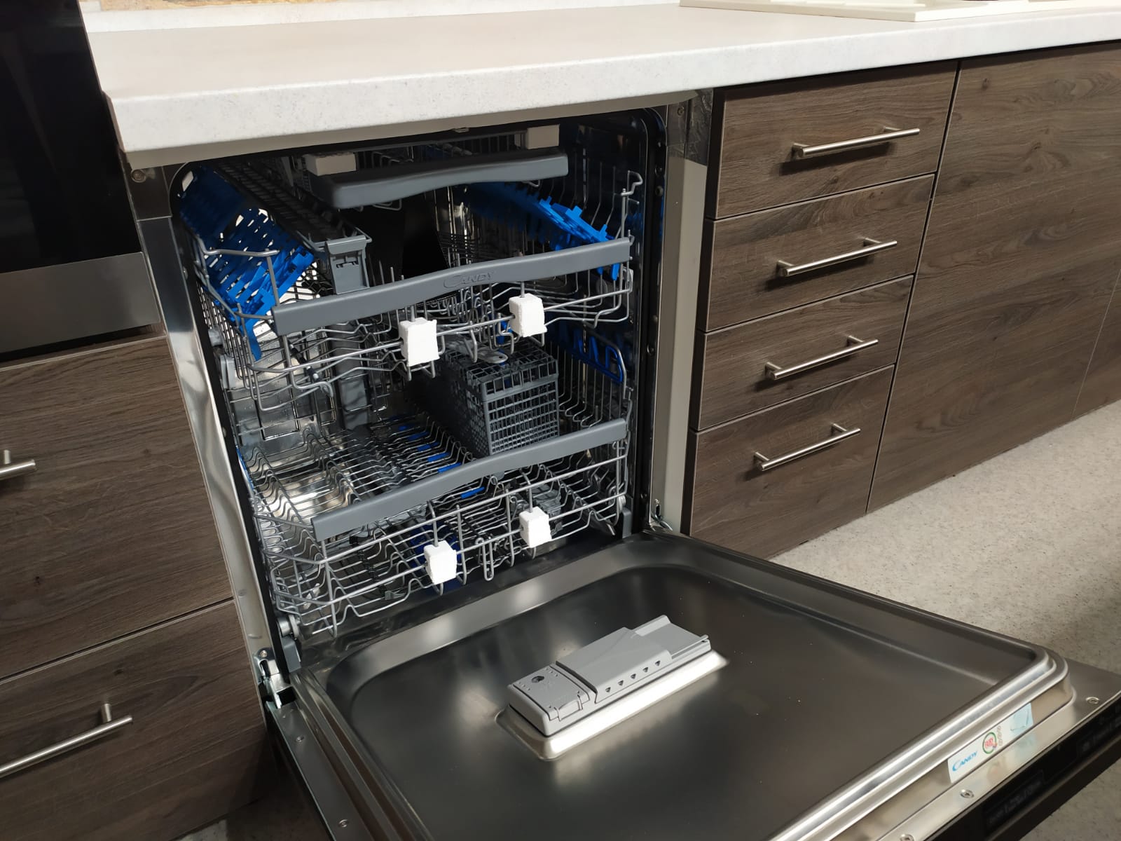 Vestavné spotřebiče - Miloslav Toužimský