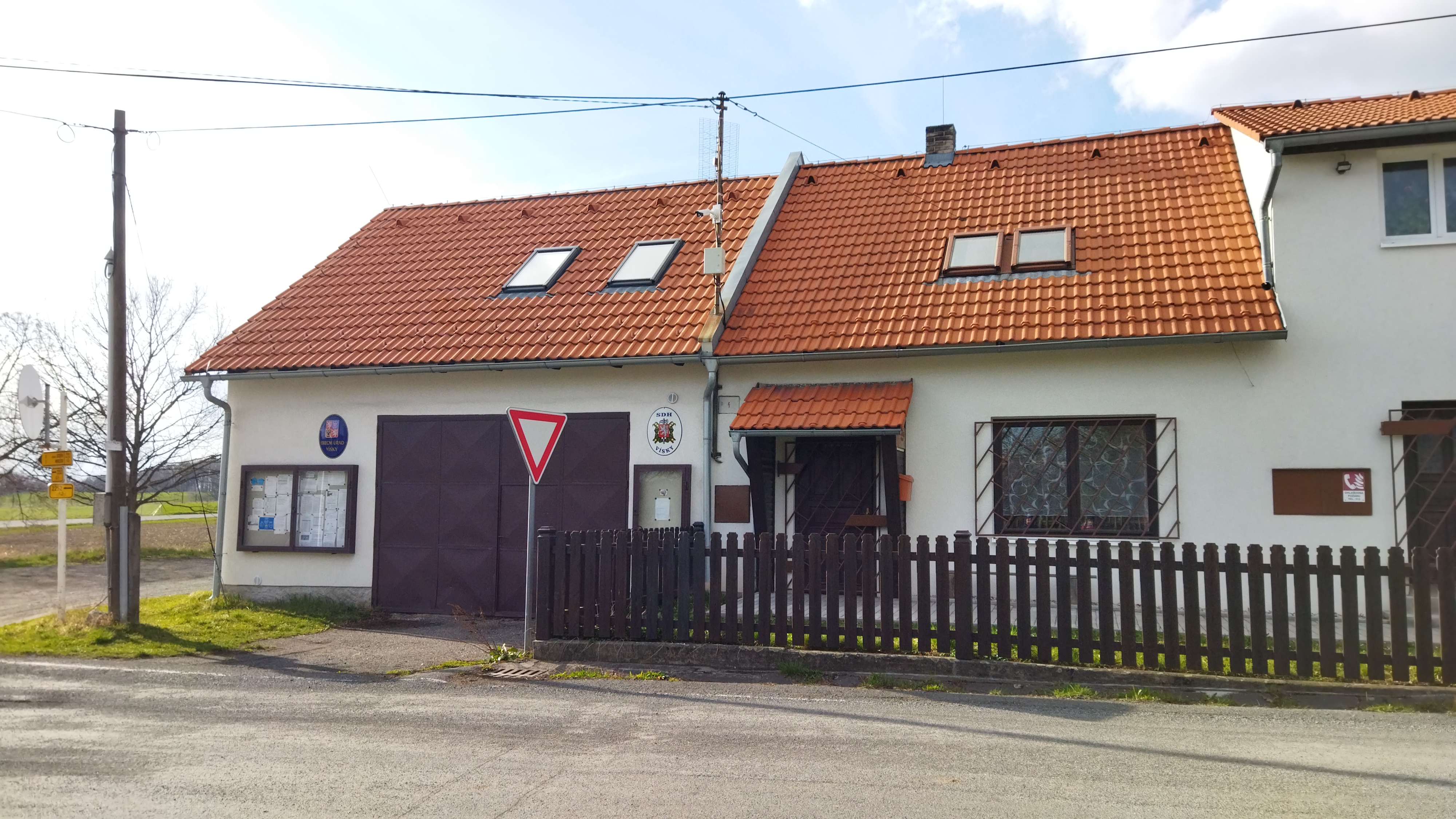 Vísky - obecní úřad foto 2
