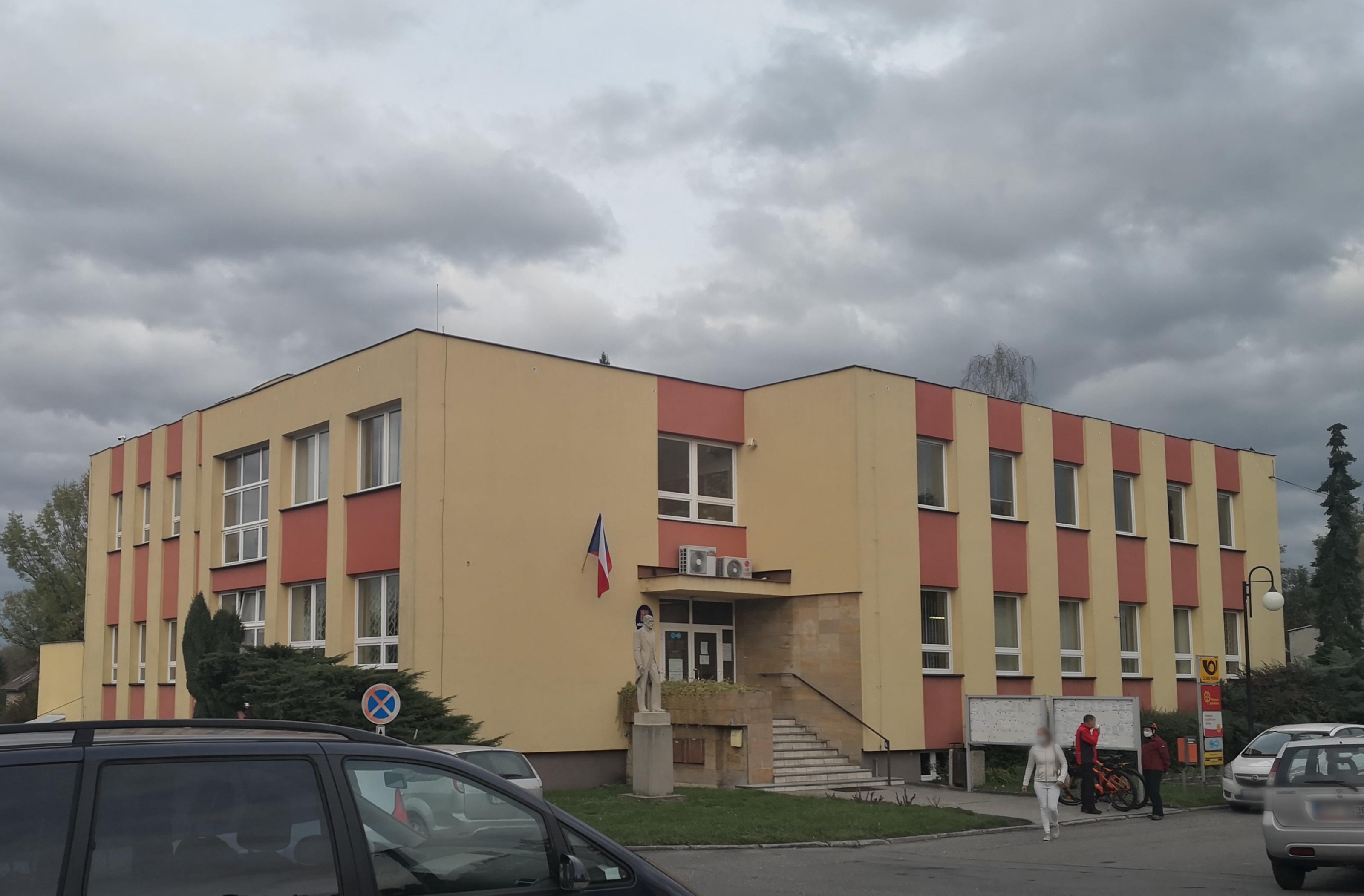 Paskov - městský úřad foto 2