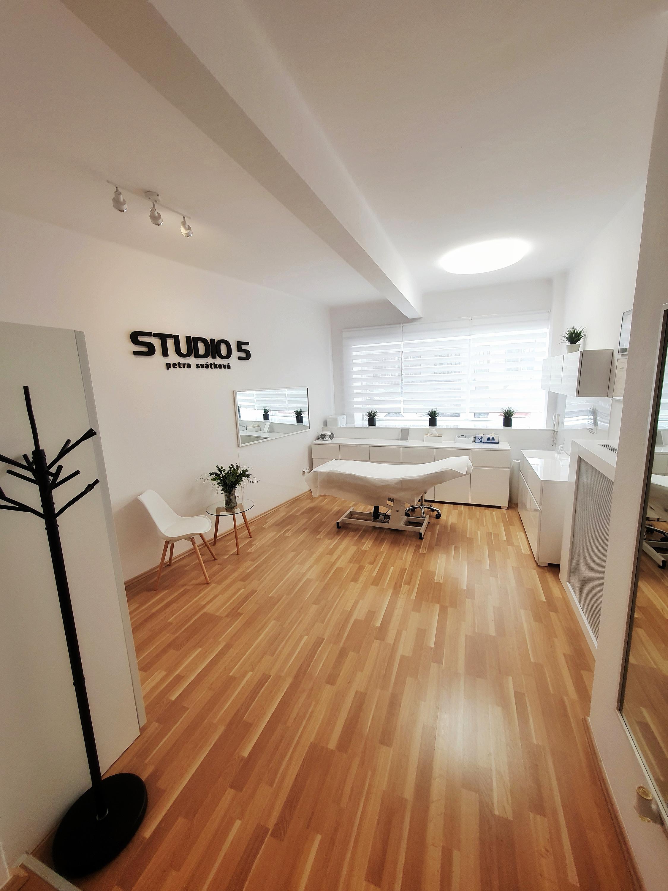 STUDIO 5