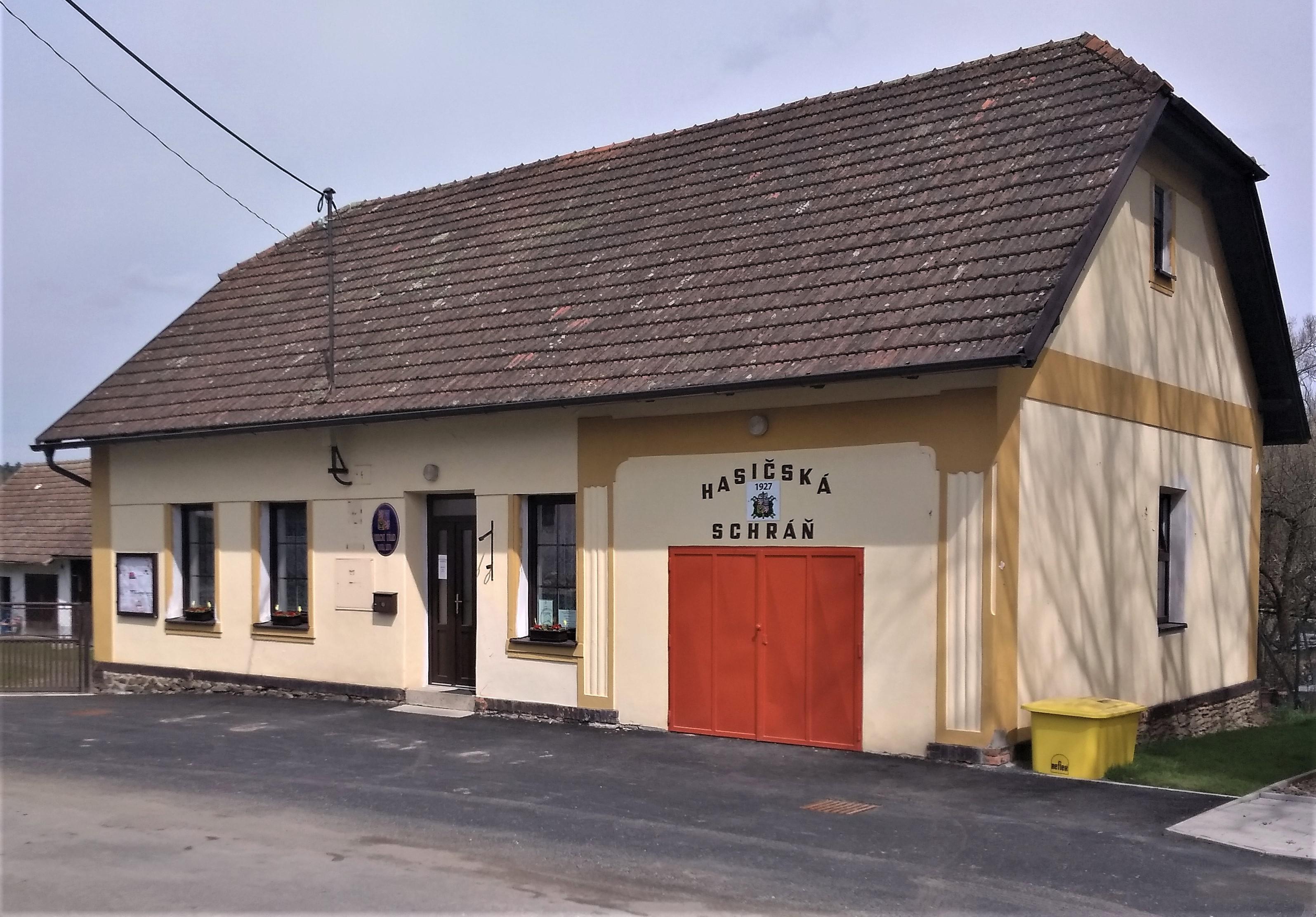 Dlouhá Lhota - obecní úřad foto 1