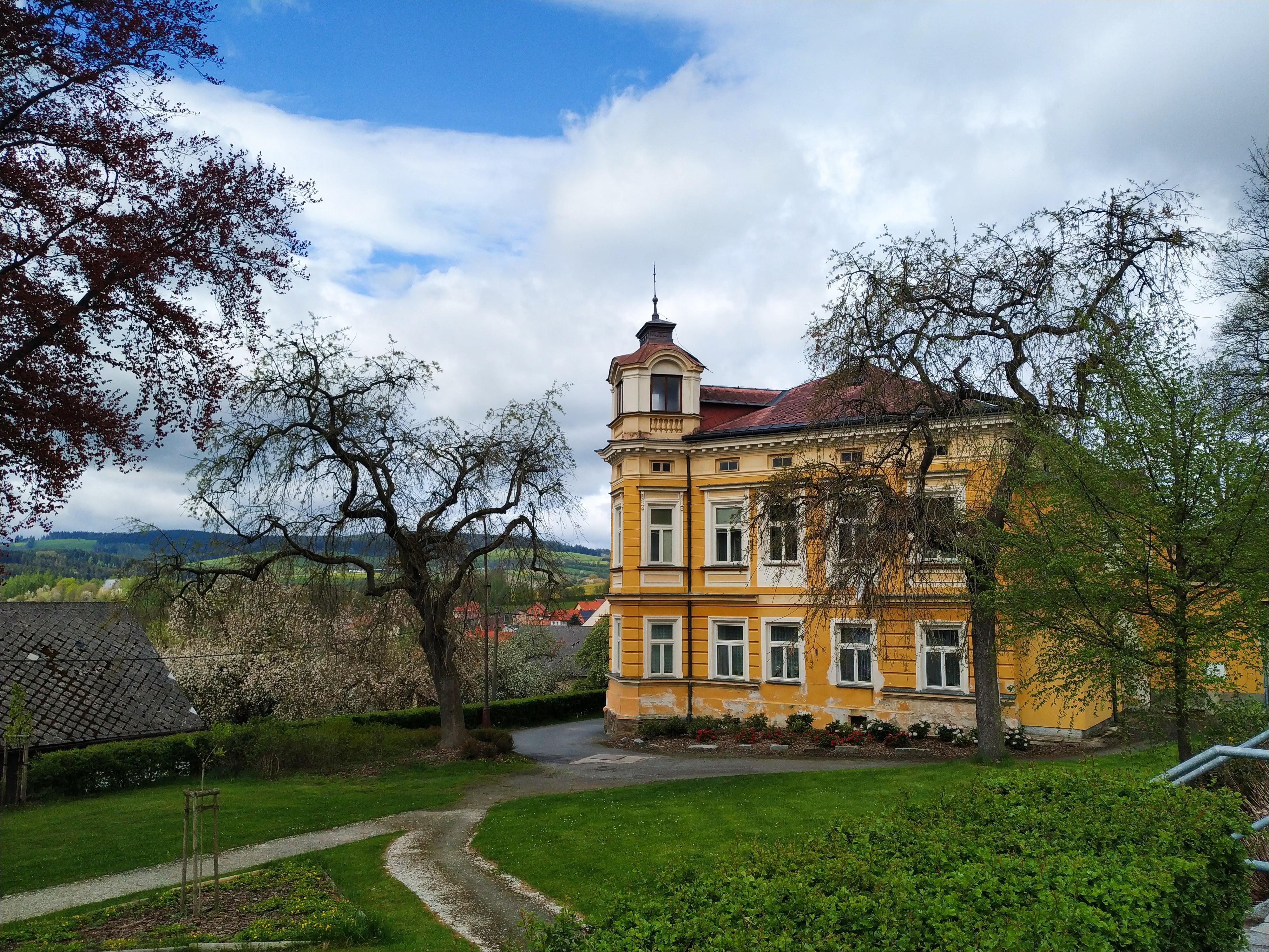 Velhartice - obecní úřad foto 3