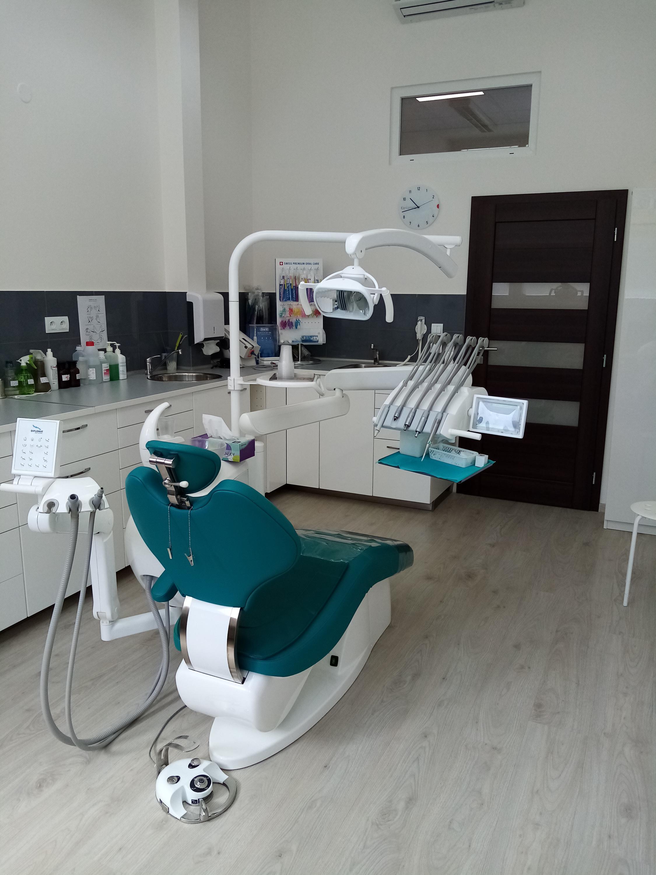 AM Dent Praha, s.r.o. – MUDr. Miroslava Andrašovičová foto 6