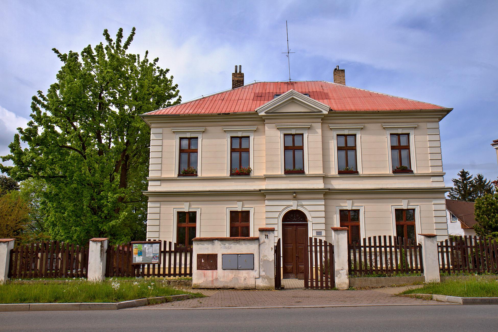 Římskokatolický farní úřad v Praze - Dolních Počernicích