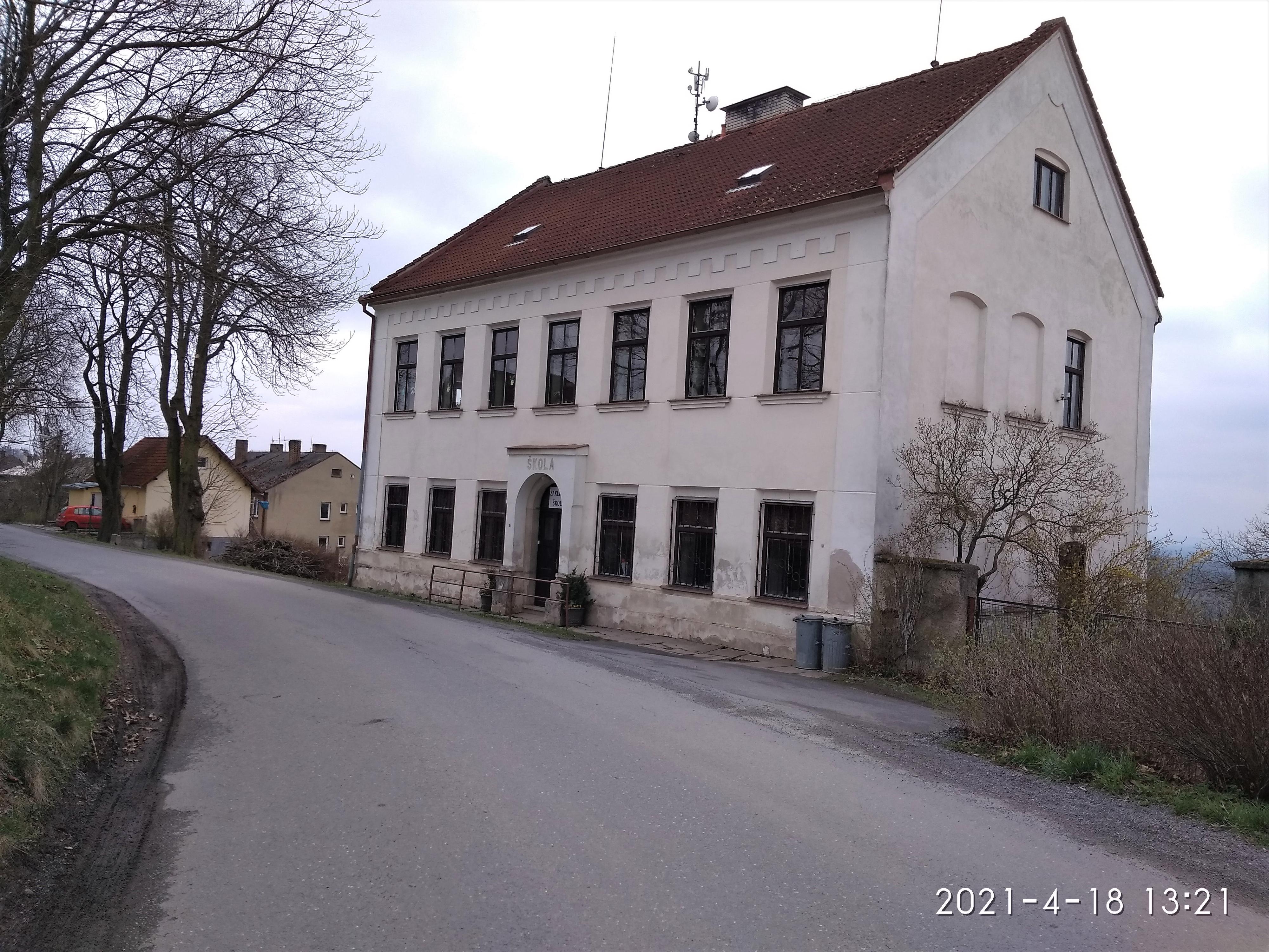 Dětský domov, Základní škola a Školní jídelna, Radenín foto 2