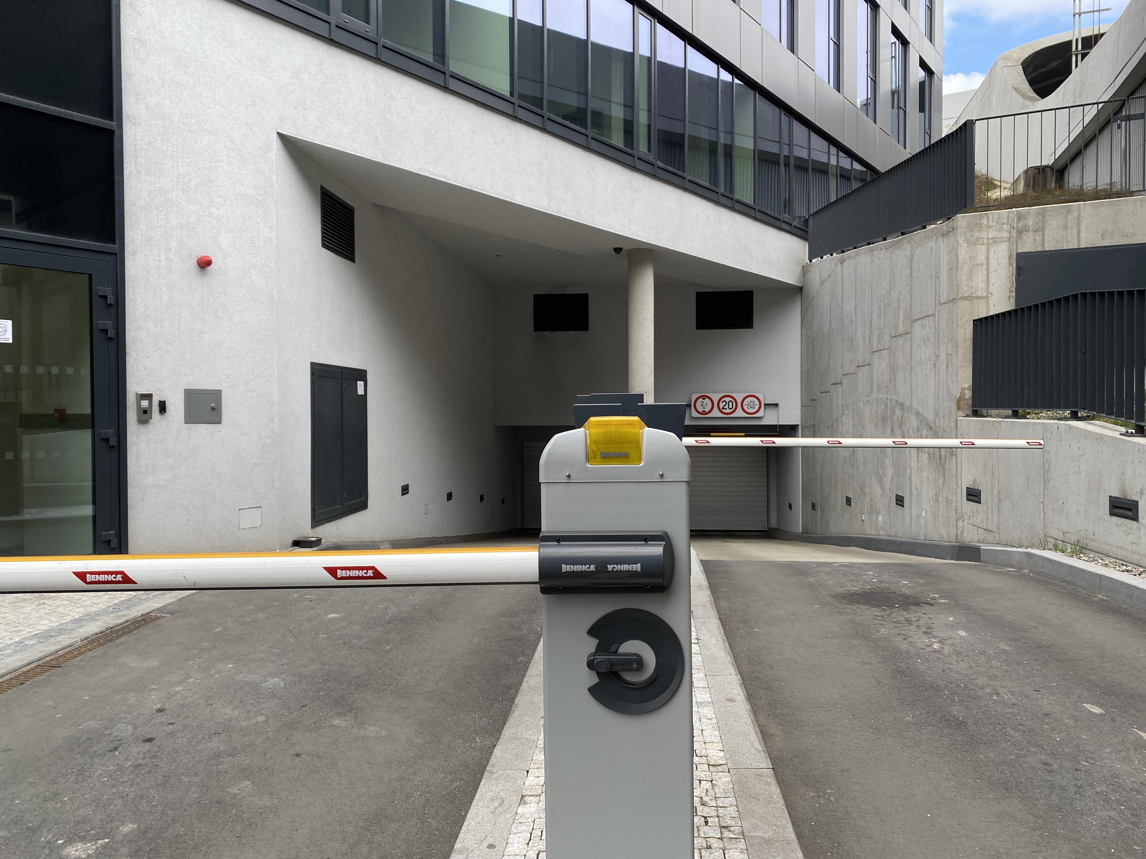 MR.PARKIT - Parking SmichOFF Plzeňská foto 3