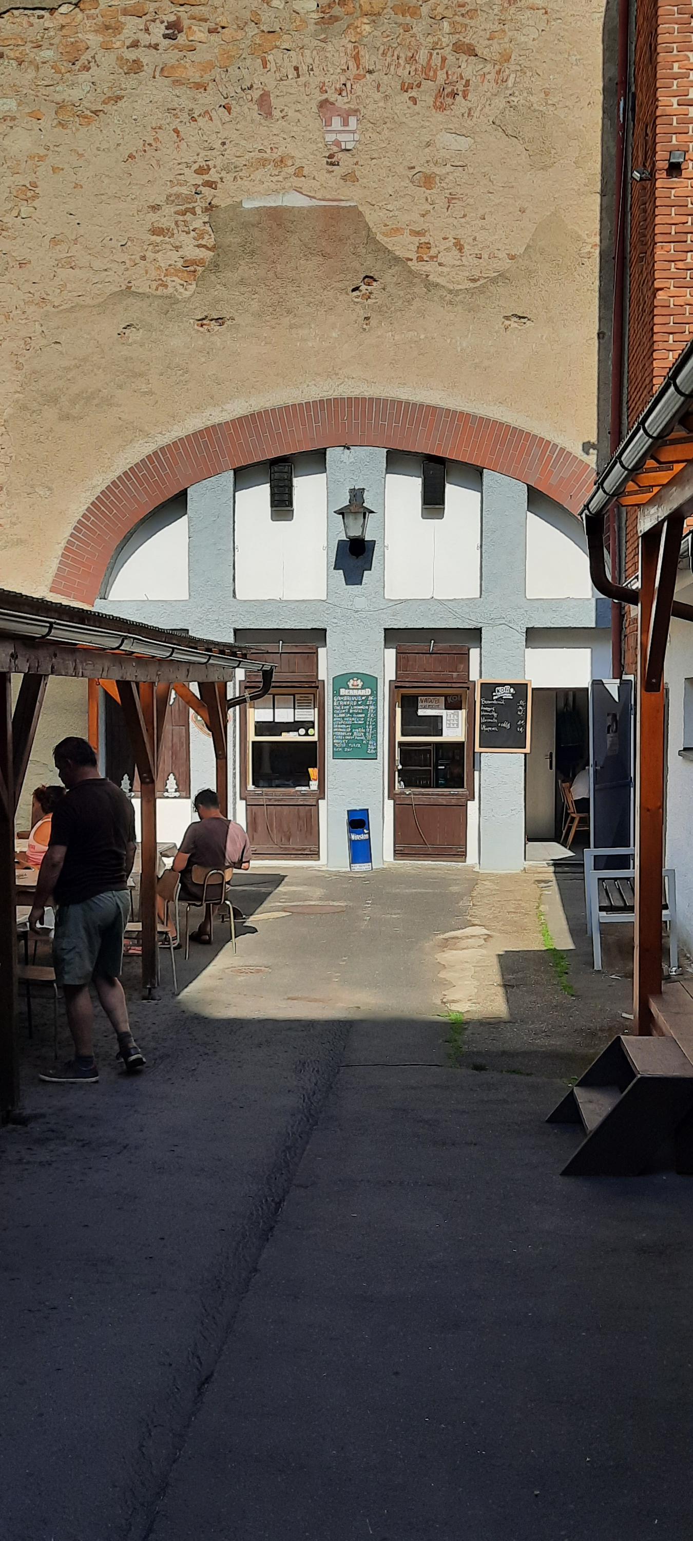 Občerstvení na Hůrce foto 2