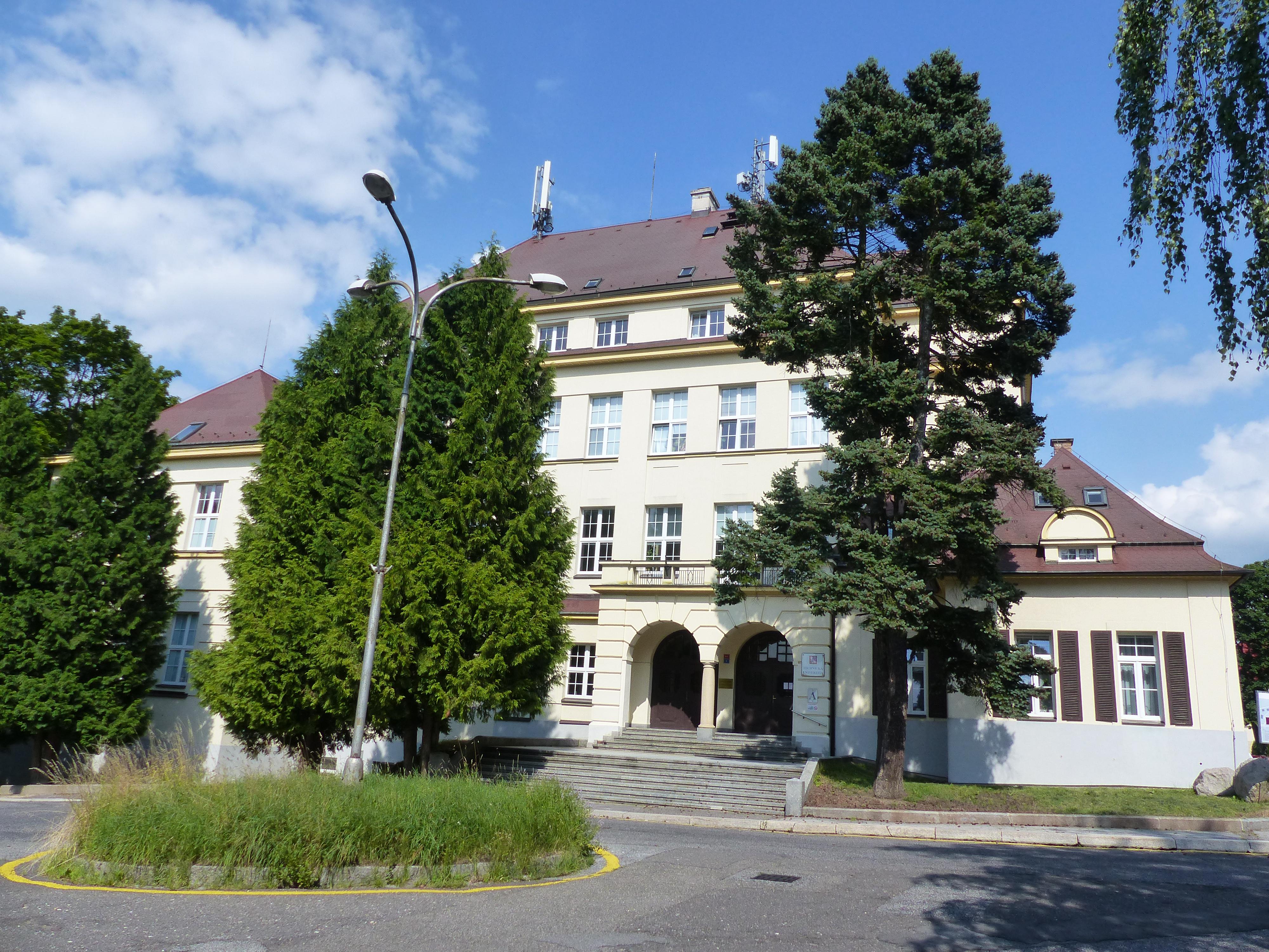 Technická univerzita v Liberci - Fakulta mechatroniky, informatiky a mezioborových studií foto 2