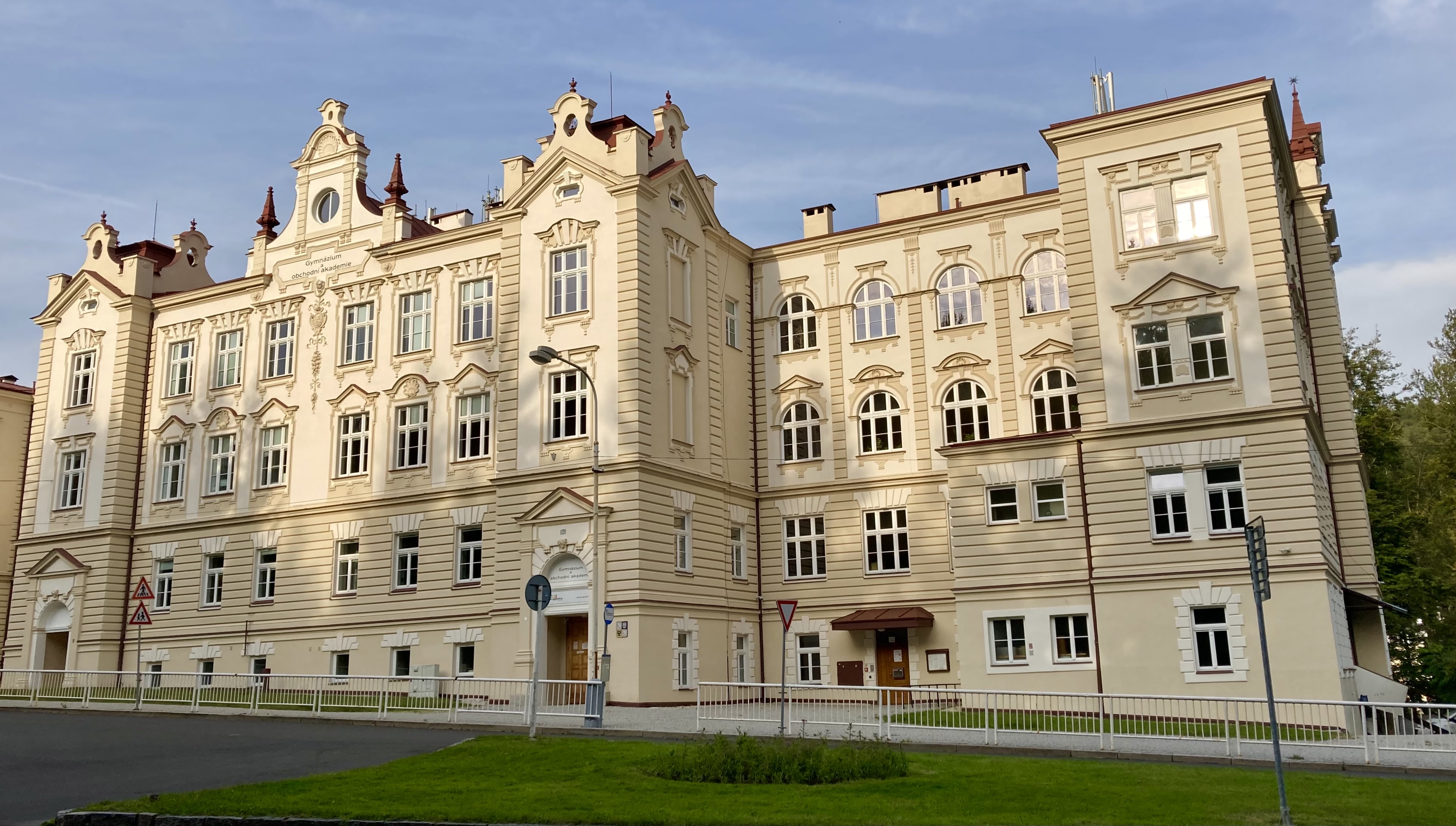 Gymnázium a obchodní akademie Mariánské Lázně foto 6