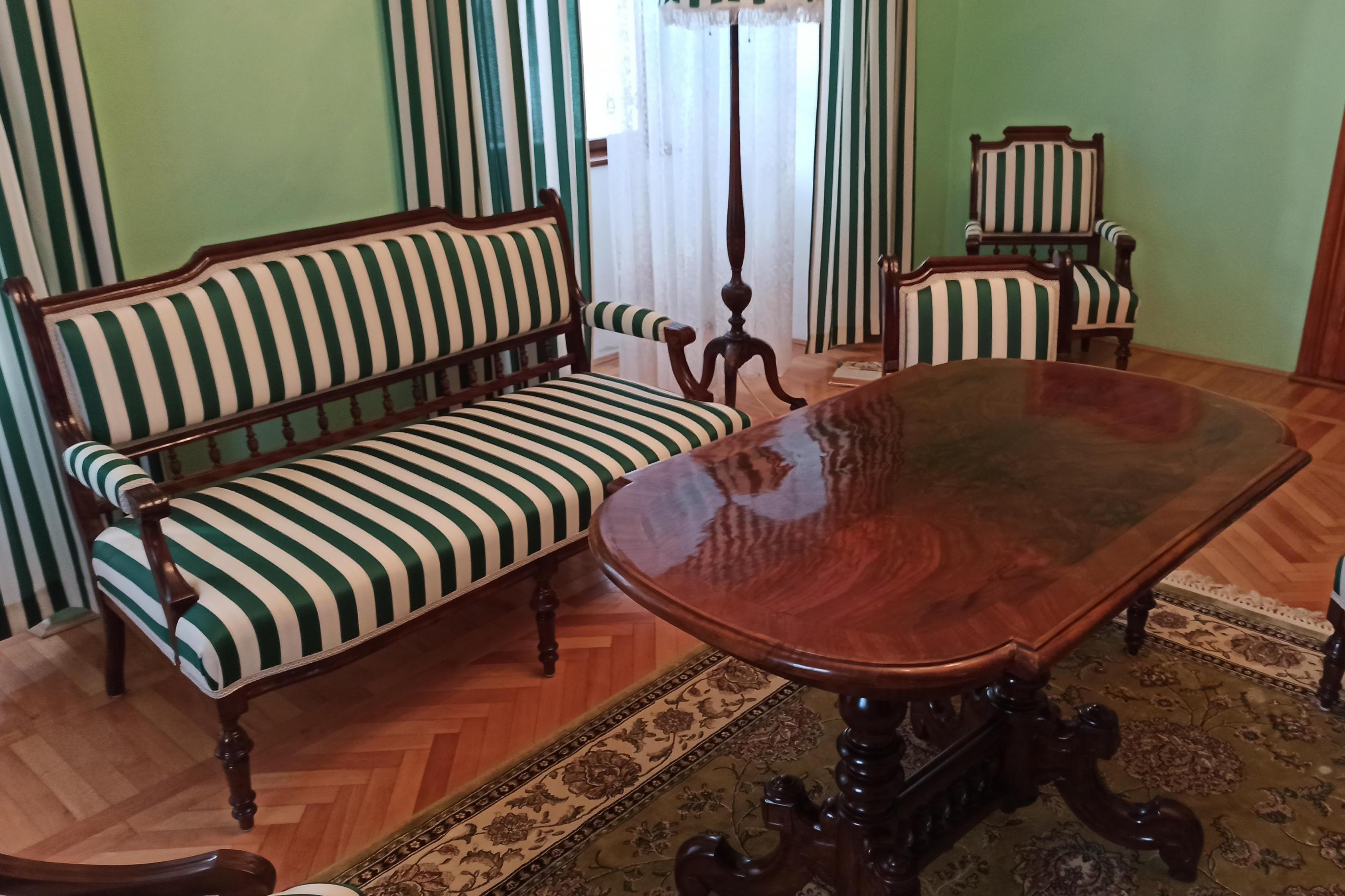 Restaurování nábytku - Rudolf Flachs