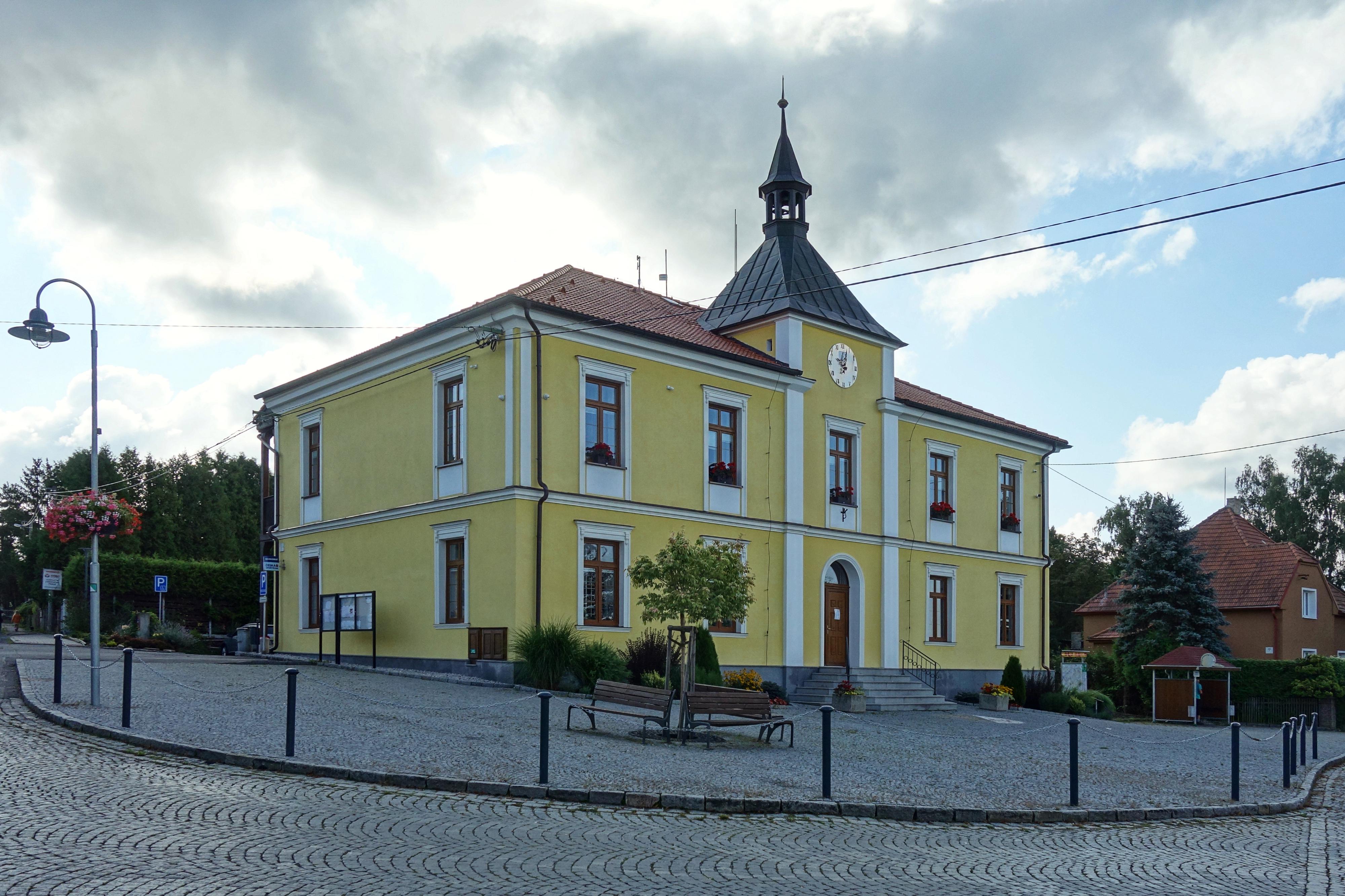 Strašice - obecní úřad foto 2
