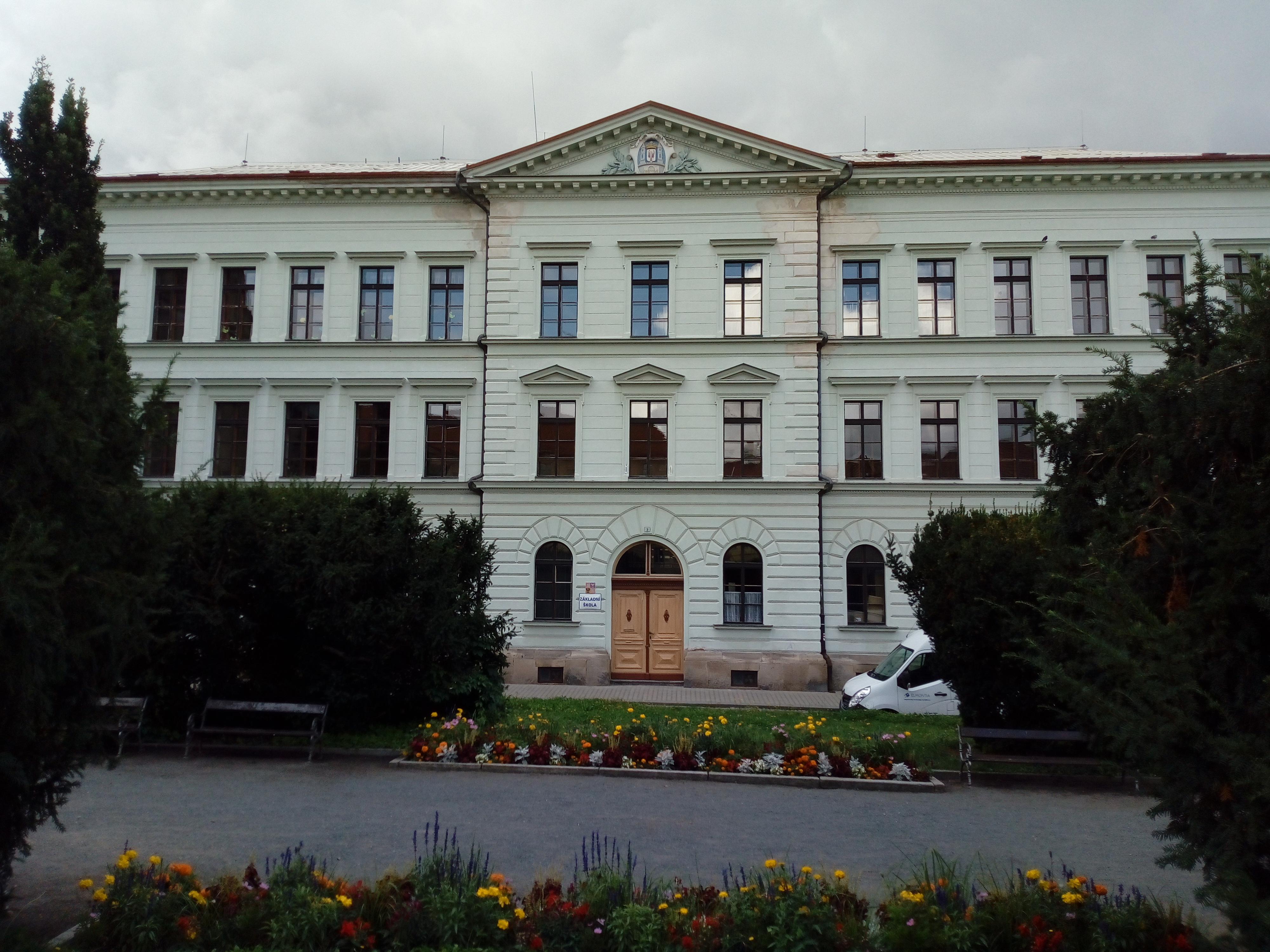 2. ZŠ Rakovník, Husovo náměstí foto 3