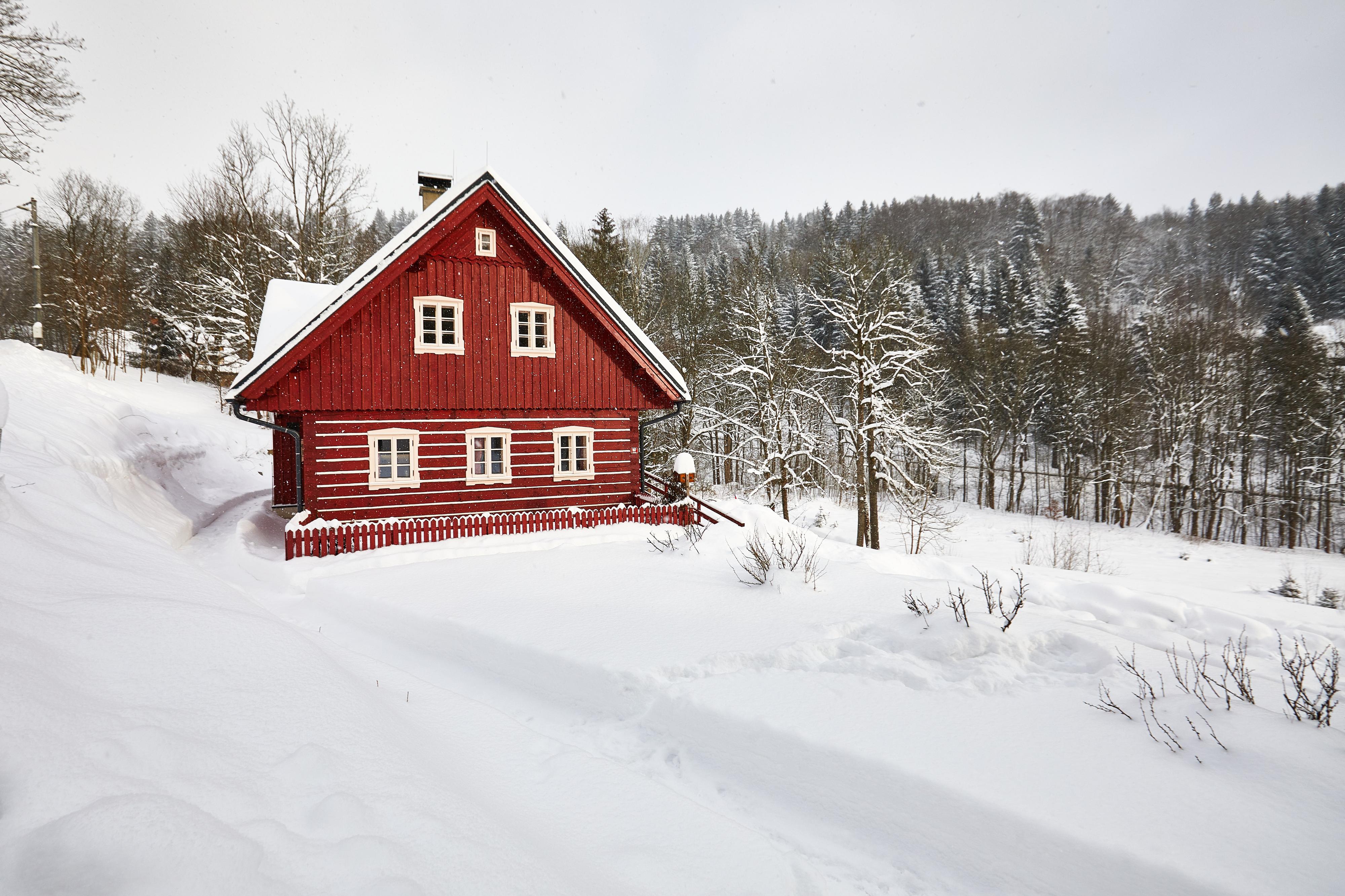 Roubenka u jezírka foto 1