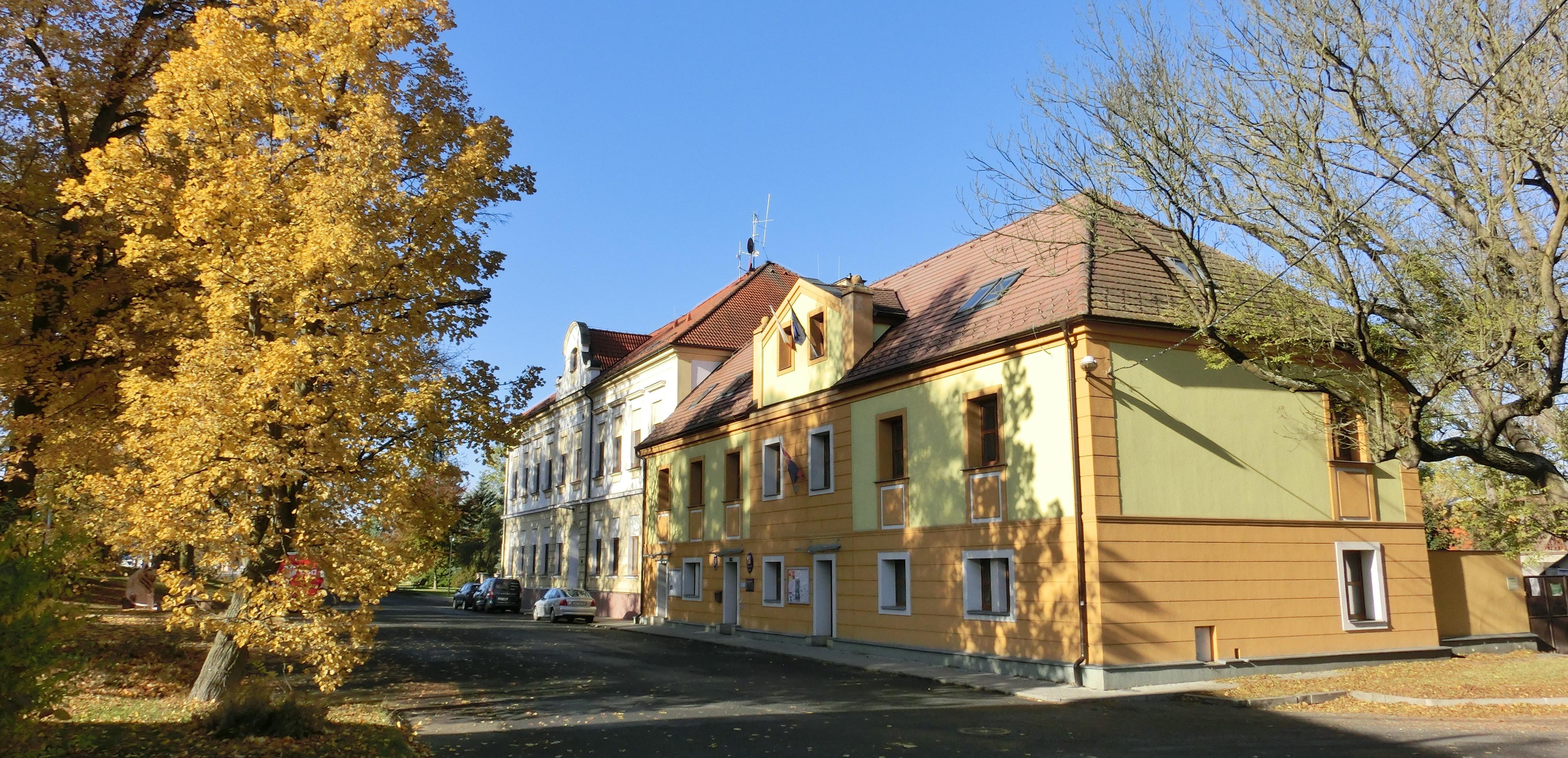 Tuchlovice - obecní úřad foto 4