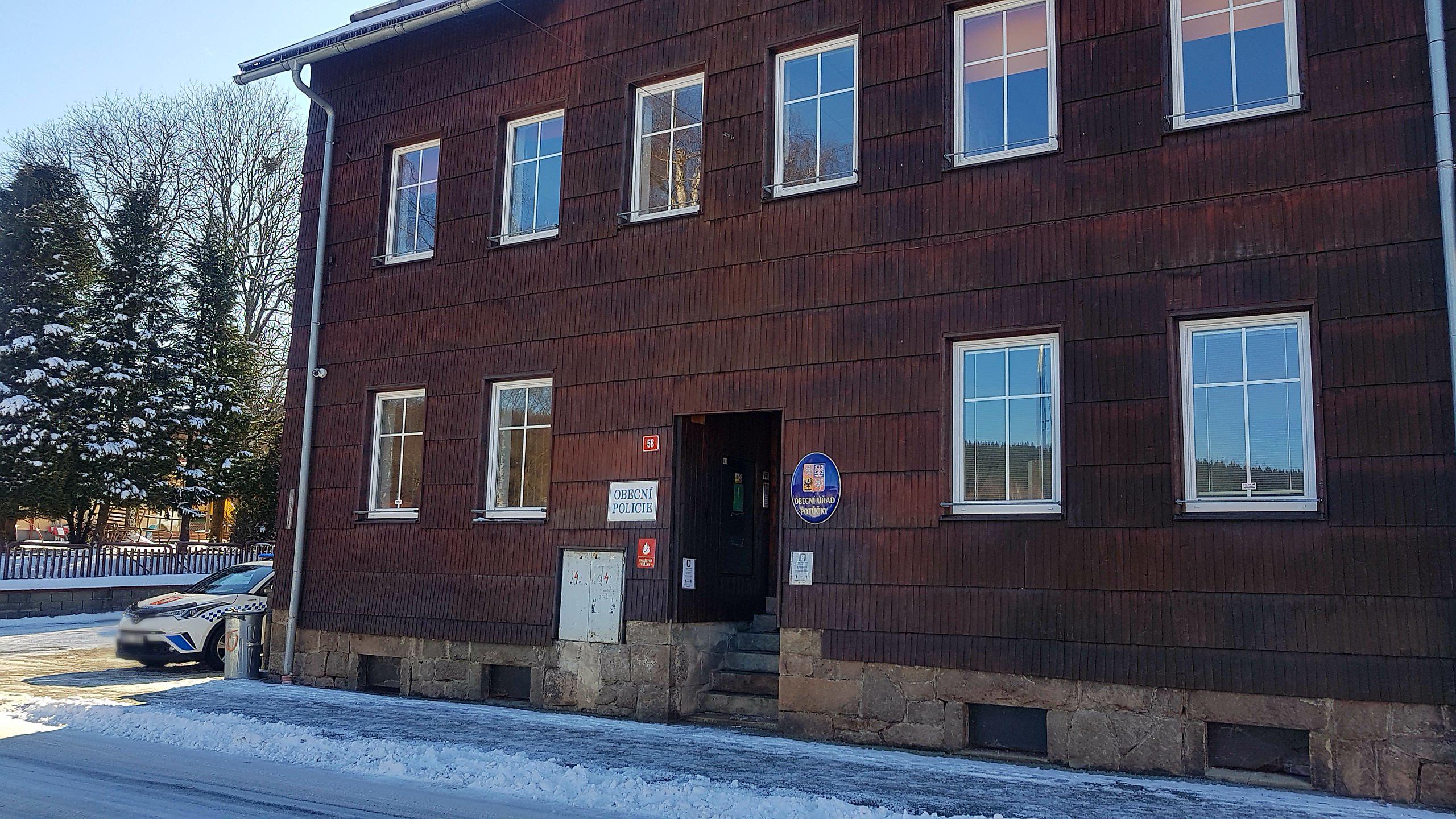 Potůčky - obecní úřad foto 2