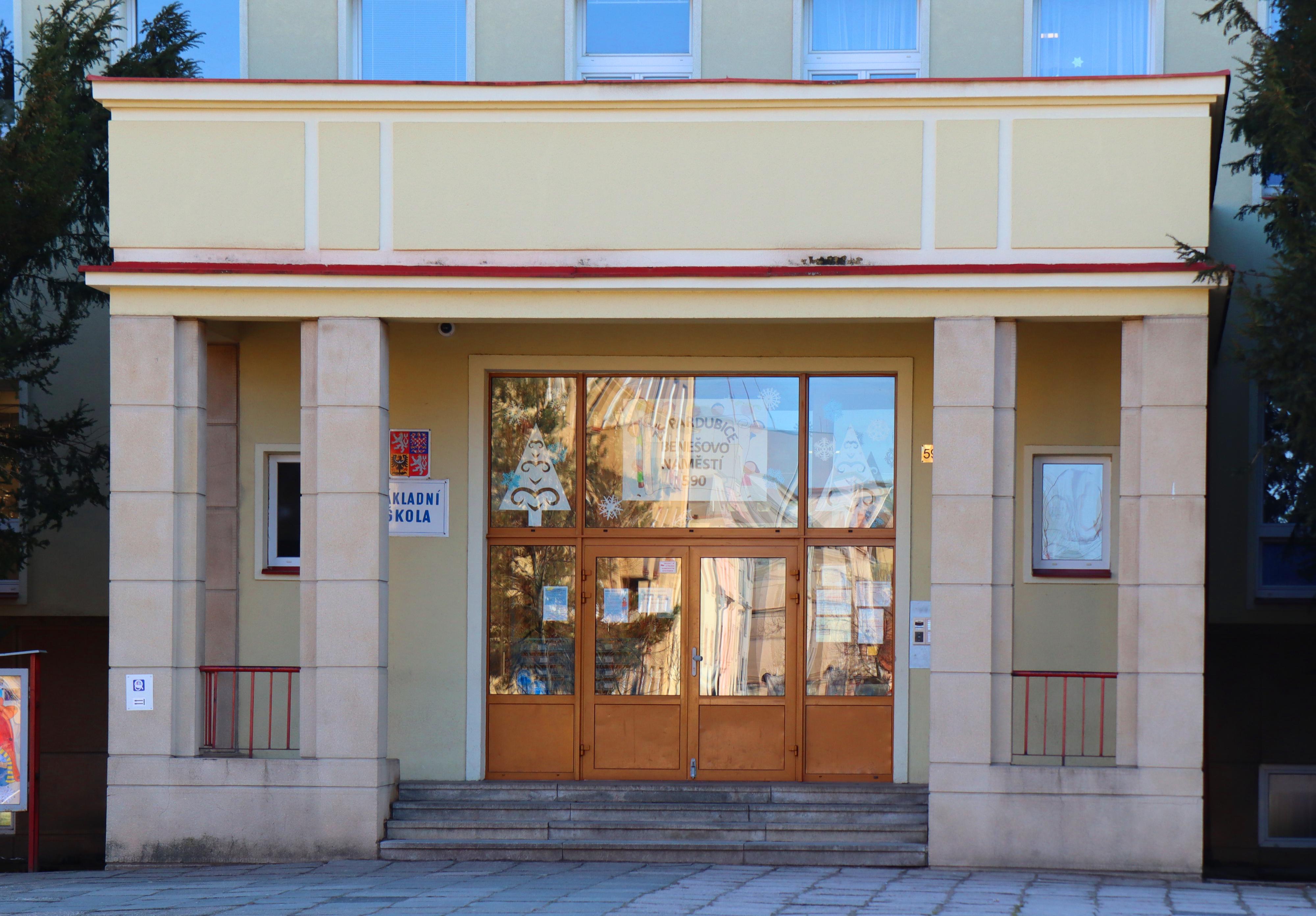 ZŠ Pardubice, Benešovo náměstí foto 3