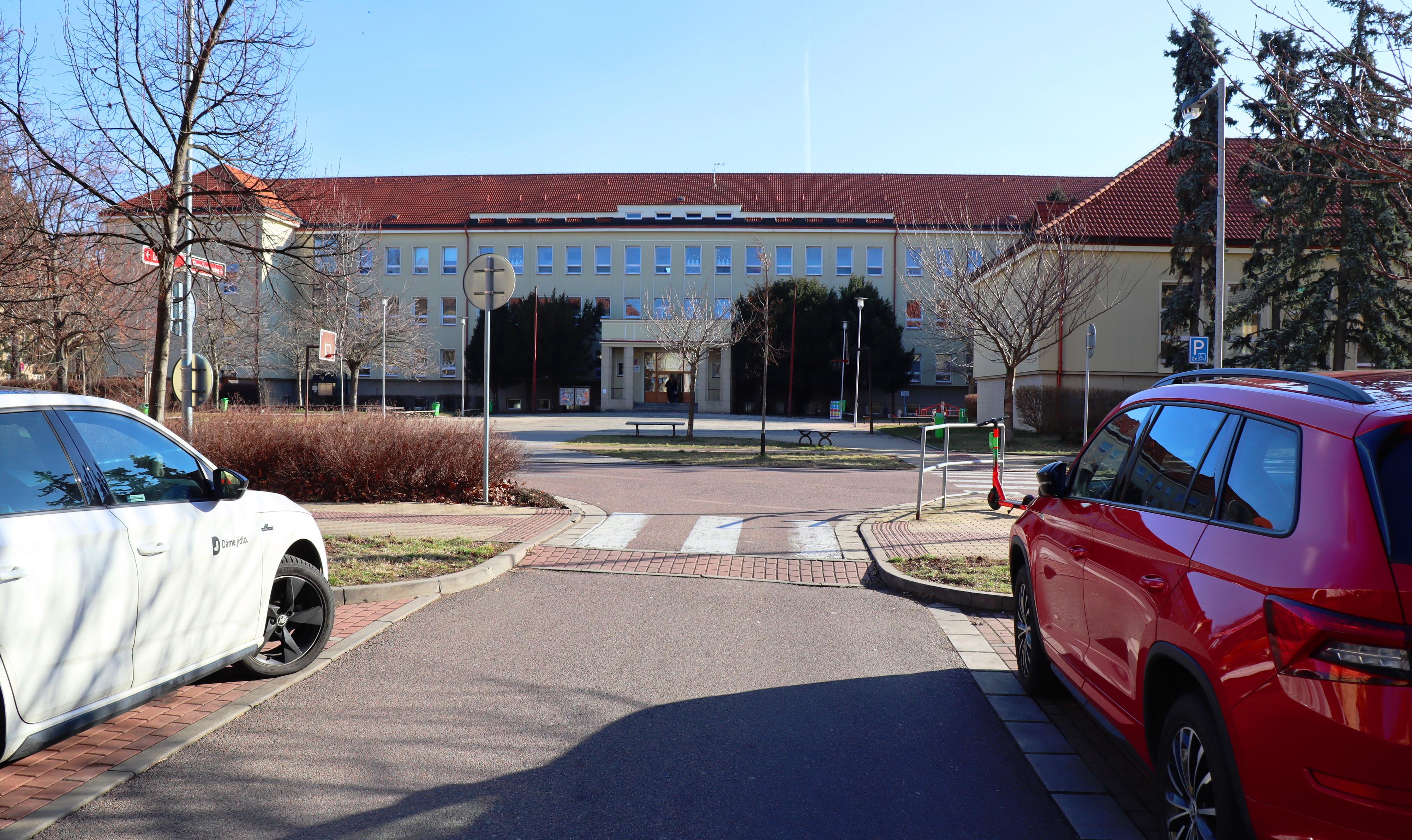 ZŠ Pardubice, Benešovo náměstí foto 2