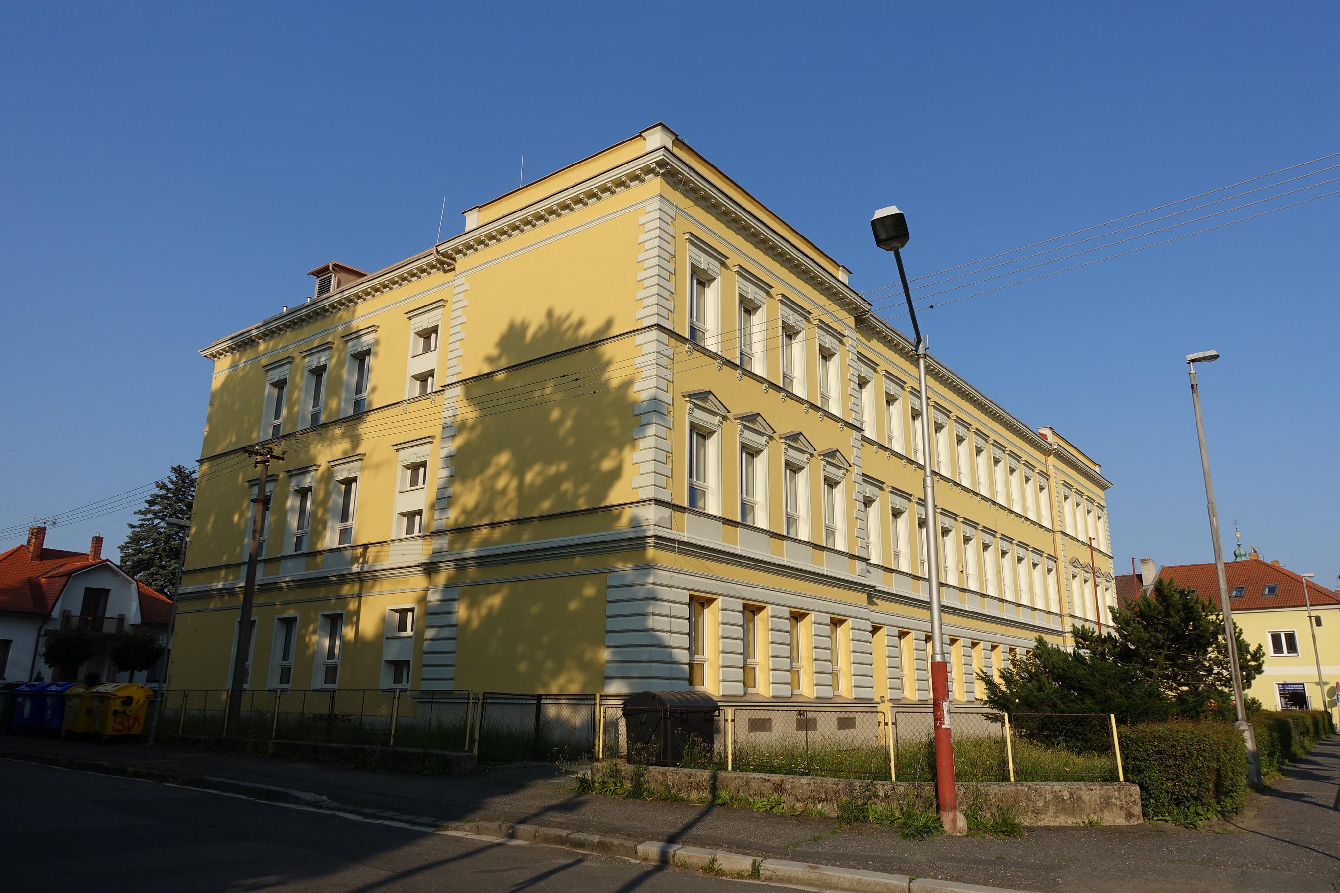 ZŠ Uhlířské Janovice foto 2