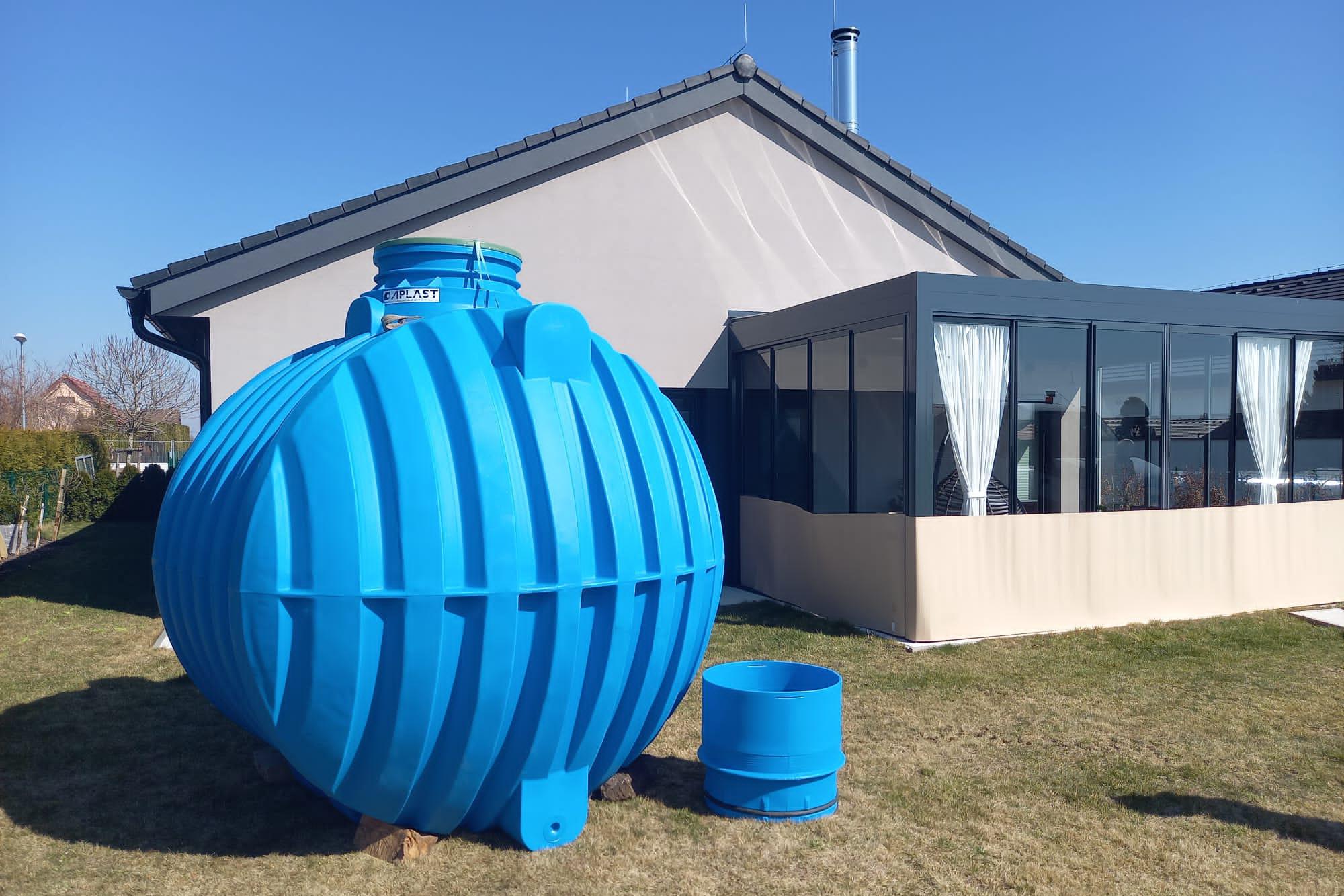 Sestavy pro zálivku zahrady a splachování toalet