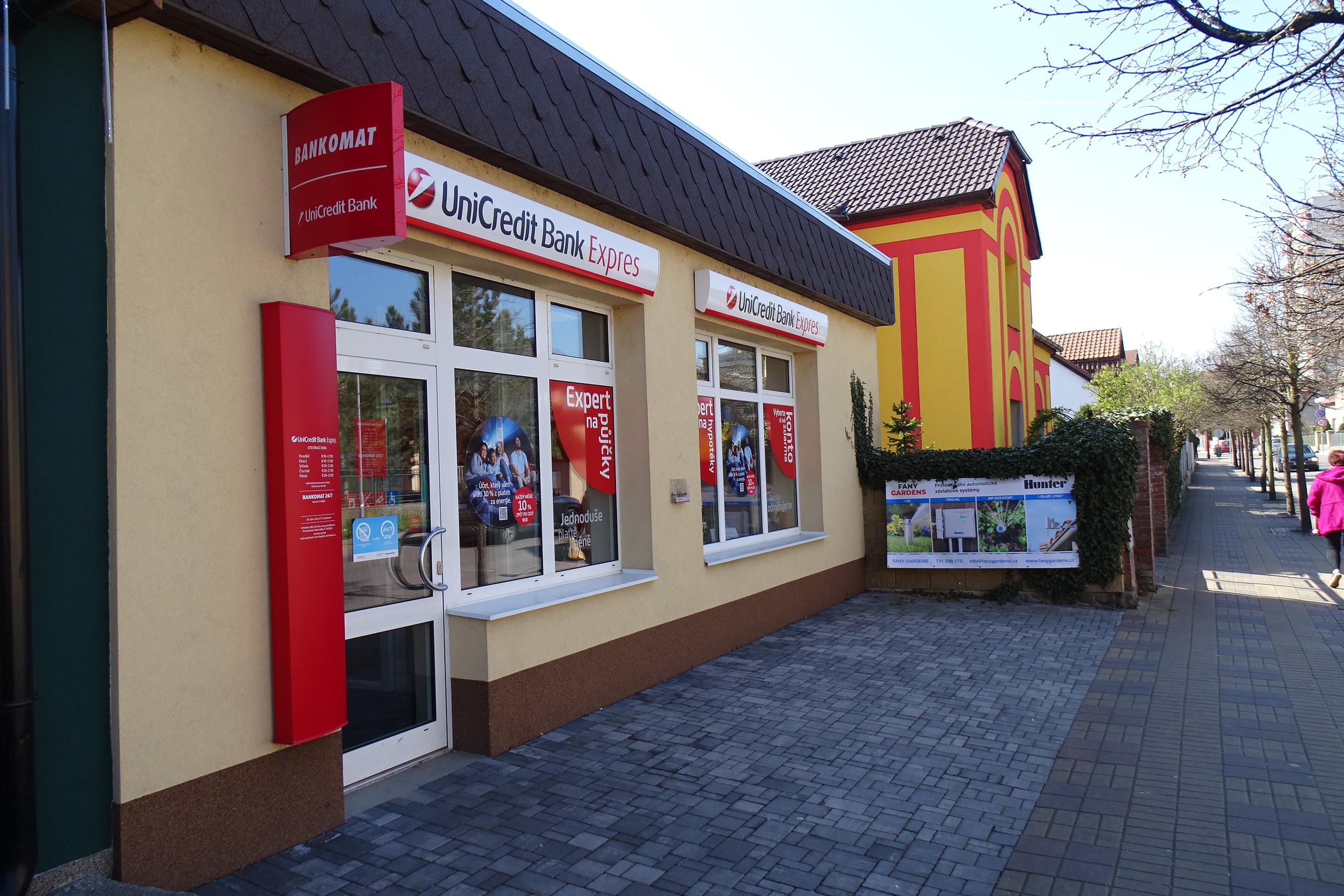 Bankomat UniCredit Bank Czech Republic foto 2