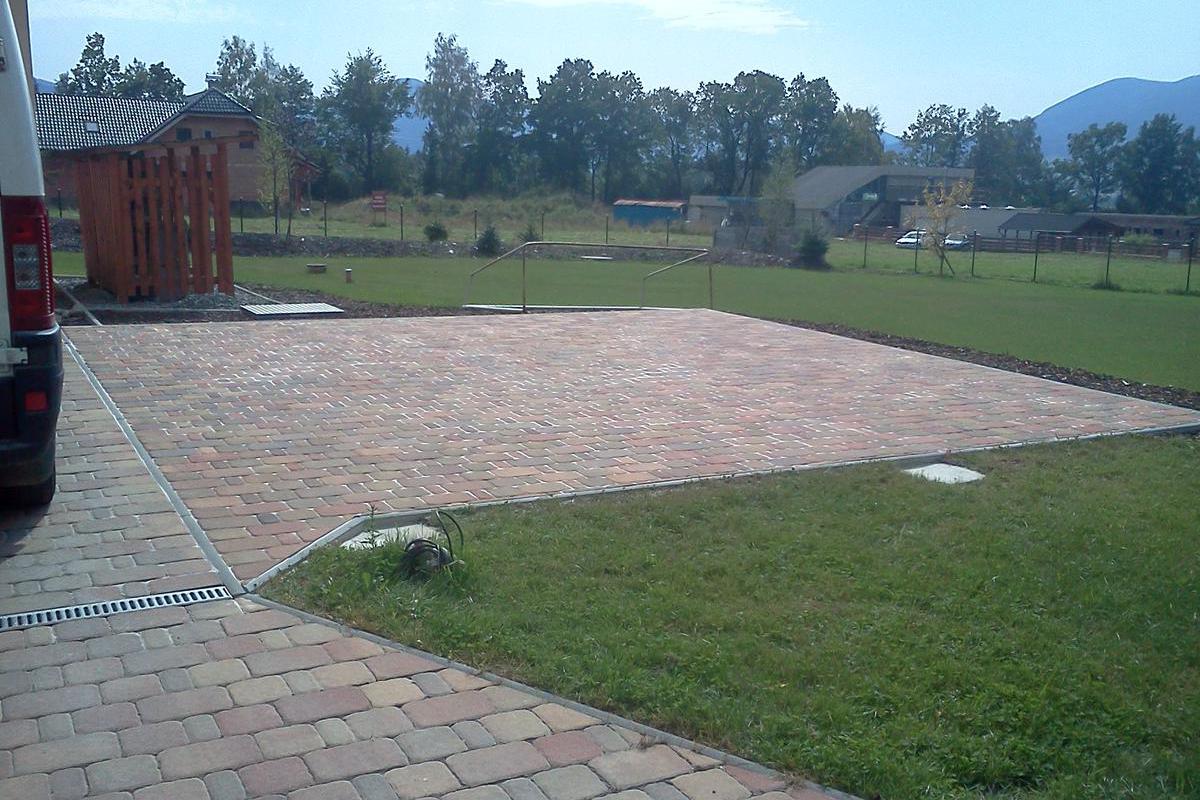 BOBSTAV - Tomáš Uhlíř