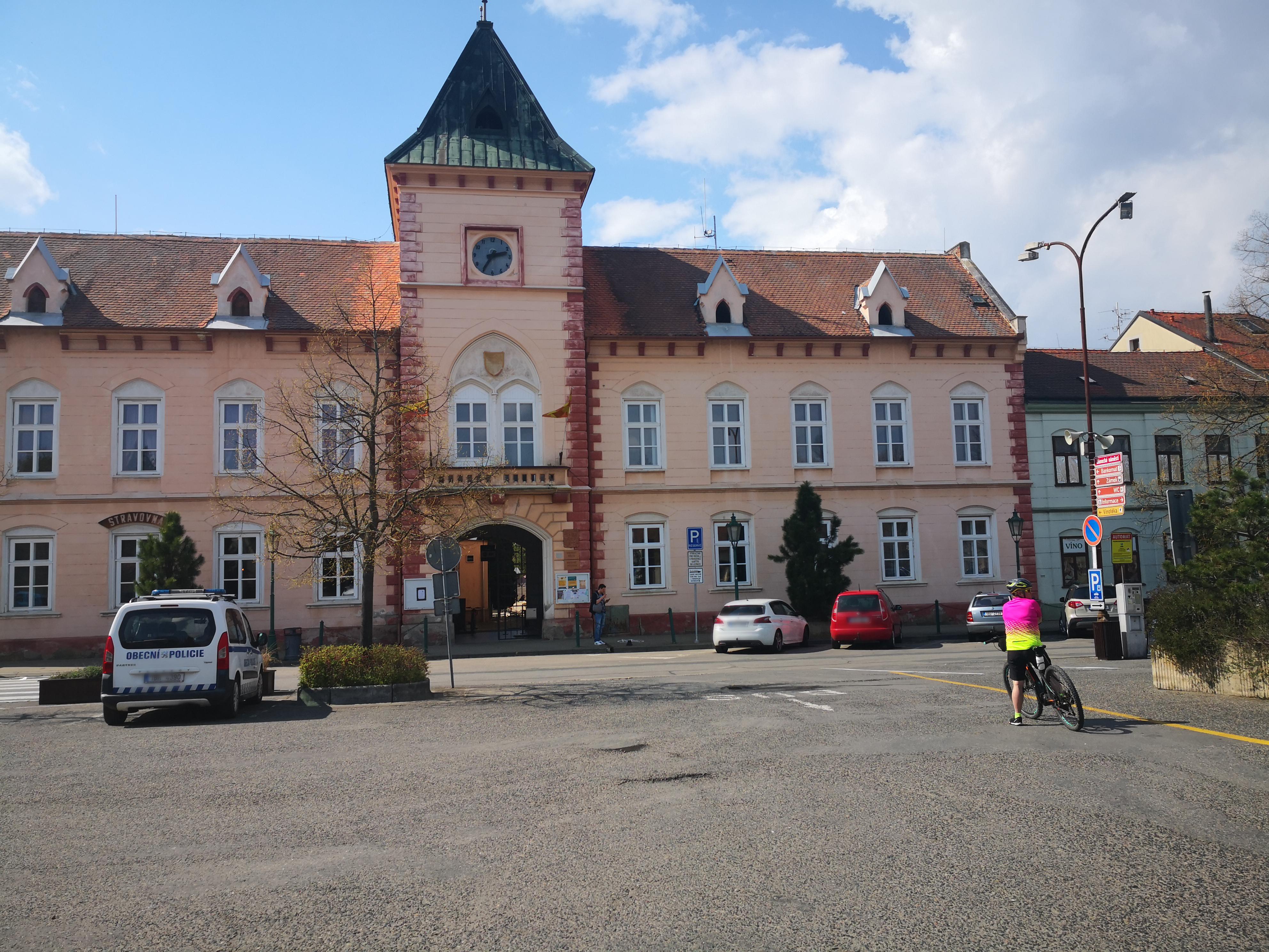 Lednice - obecní úřad foto 6