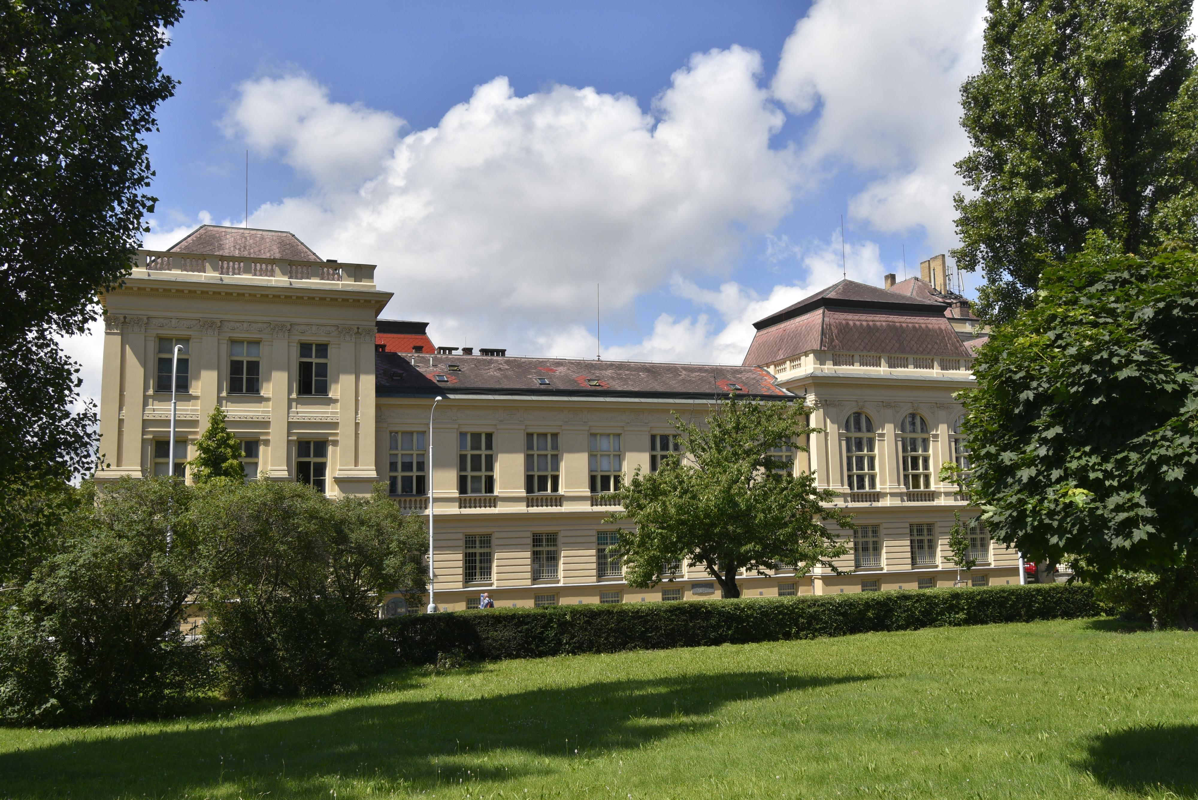 Ústav teorie a praxe ošetřovatelství 1. LF - Univerzita Karlova foto 4