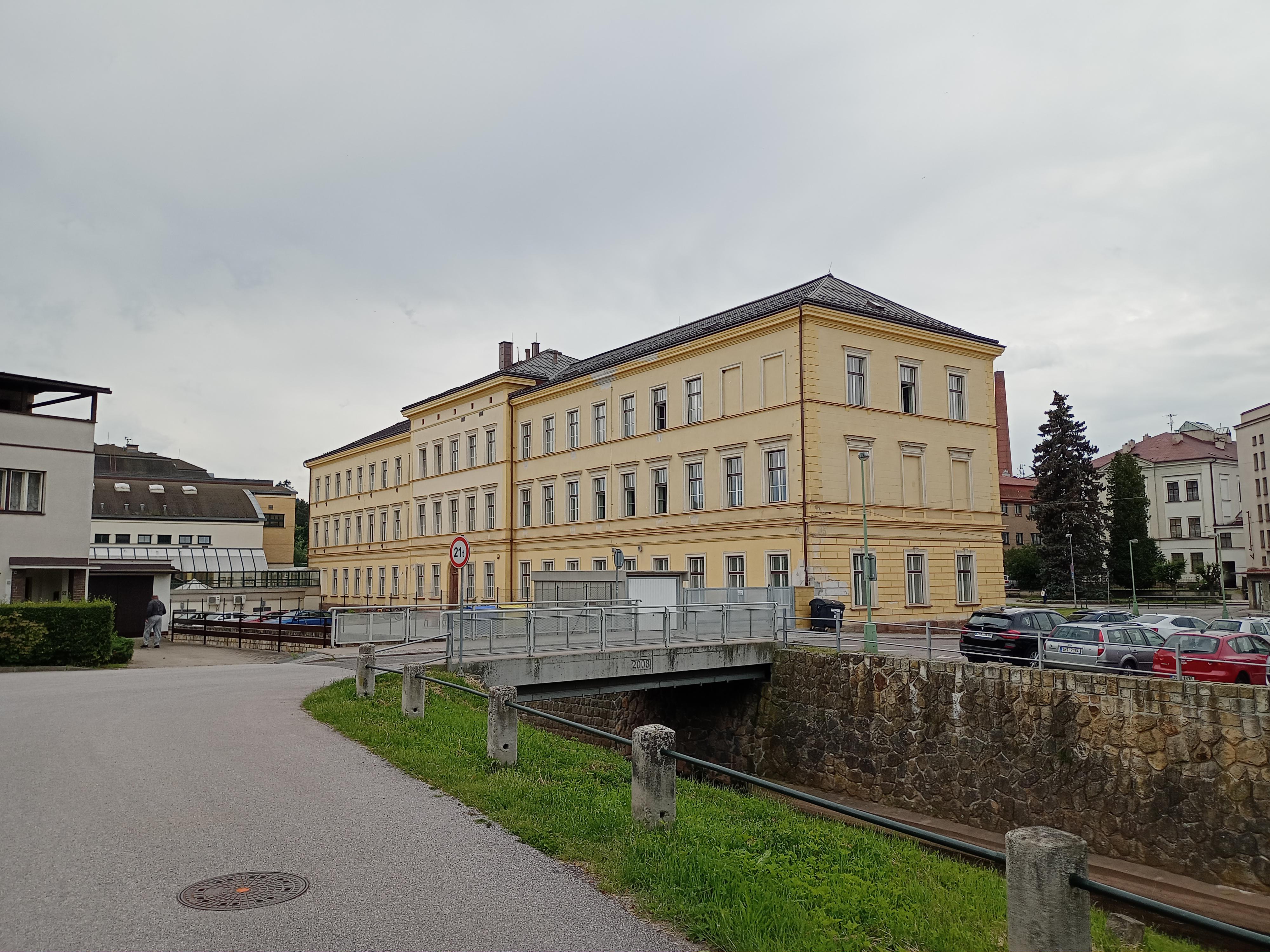 Krkonošské gymnázium a Střední odborná škola foto 3