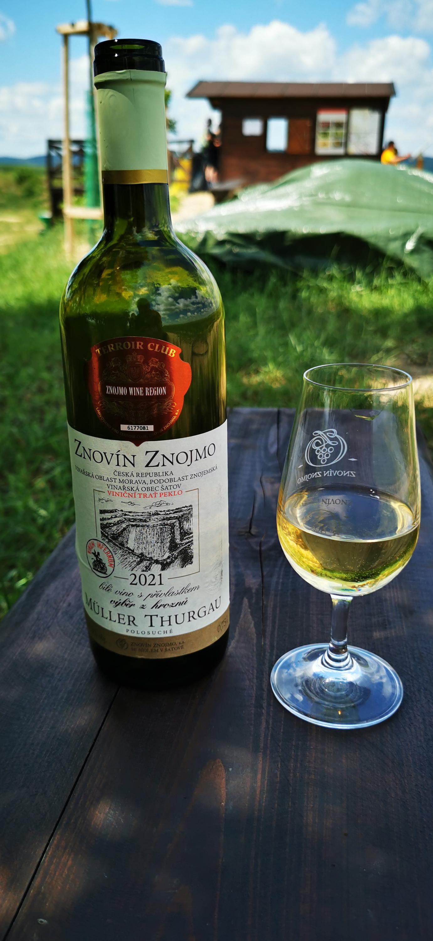 Znovín Znojmo - ochutnávkový stánek Peklo, Šatov foto 5