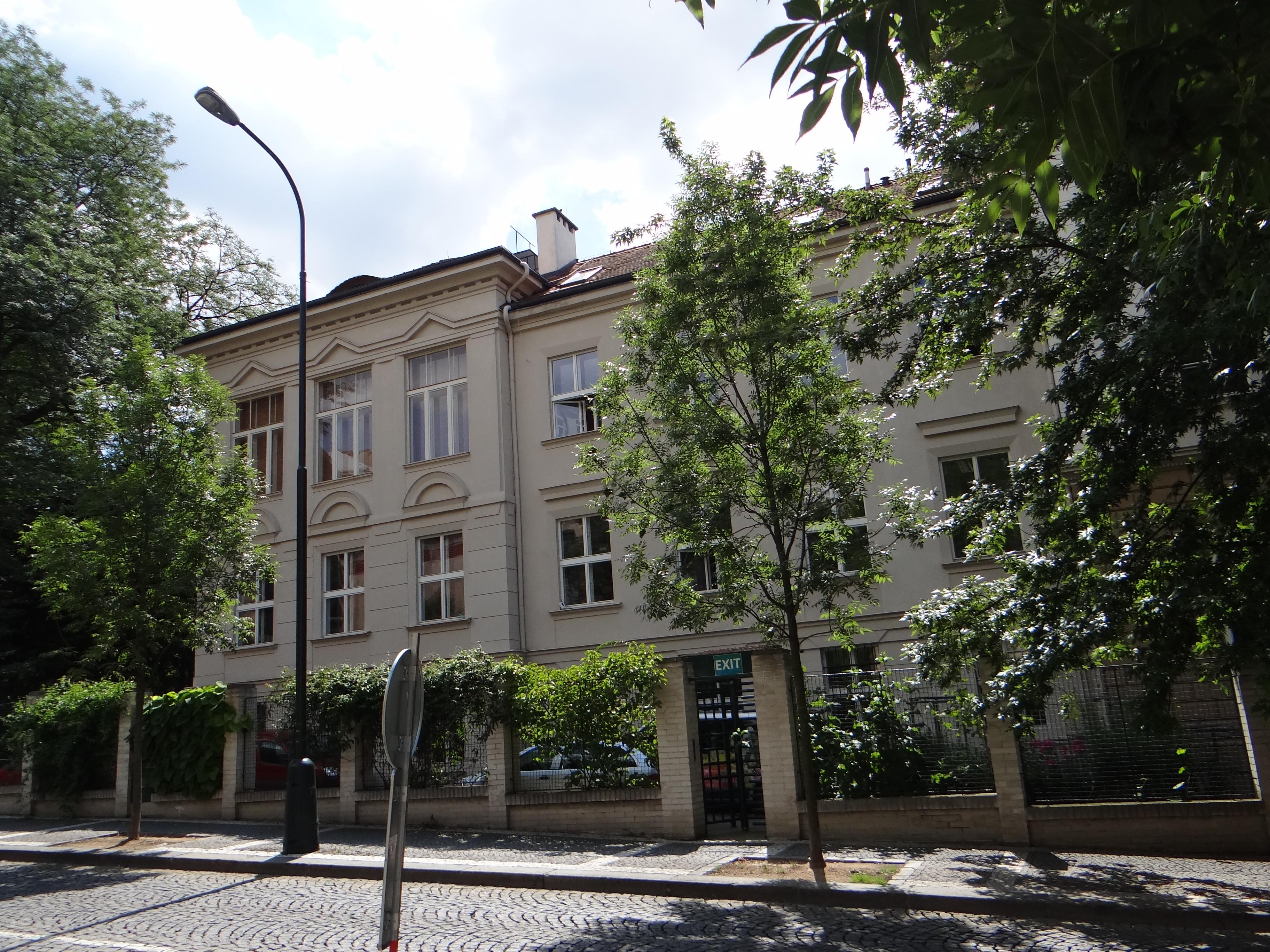 Knihovna Ústavu pro životní prostředí Přírodovědecké fakulty - Univerzita Karlova foto 2