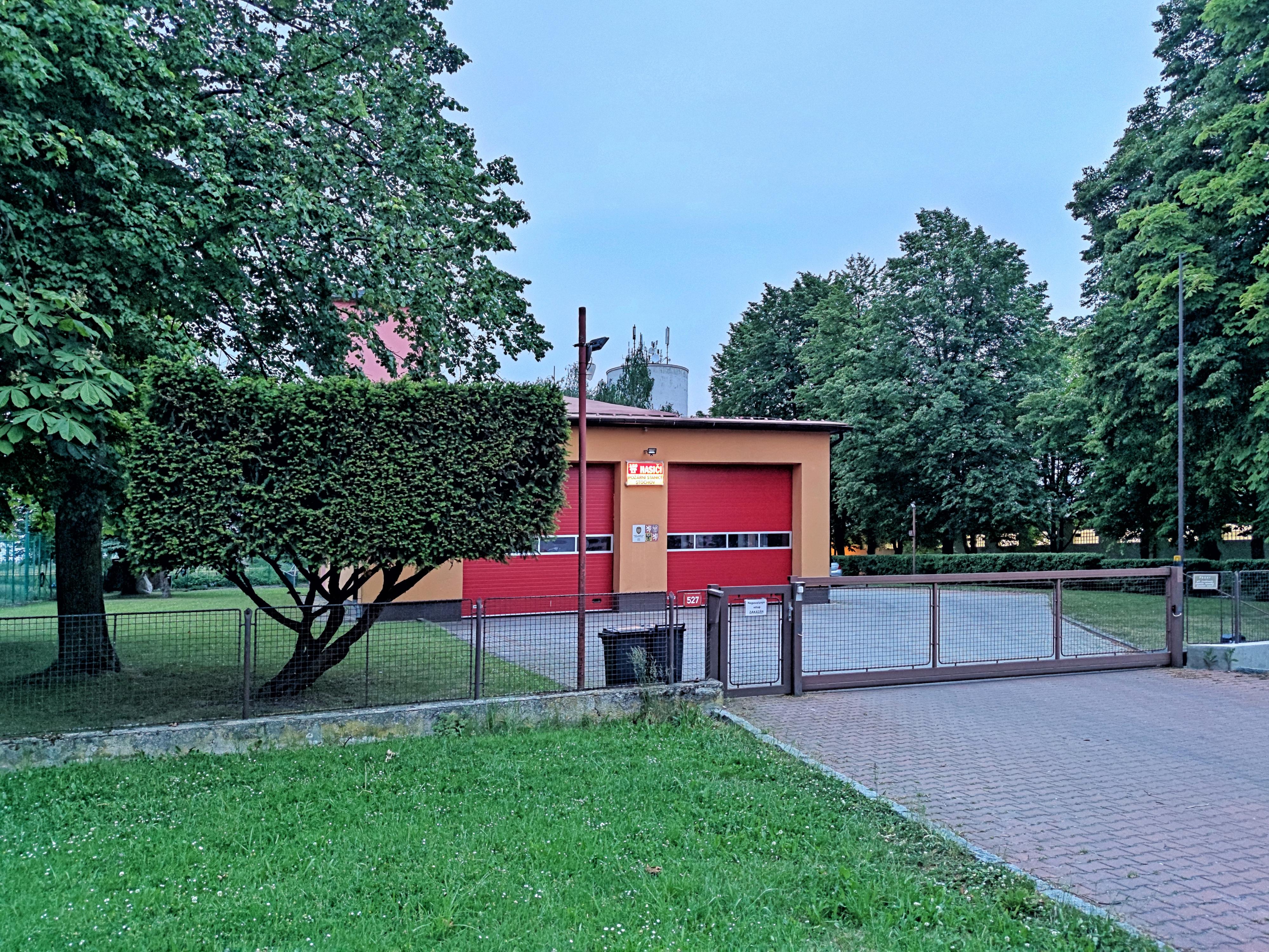 Hasičský záchranný sbor Středočeského kraje - Hasičská stanice Stochov foto 2