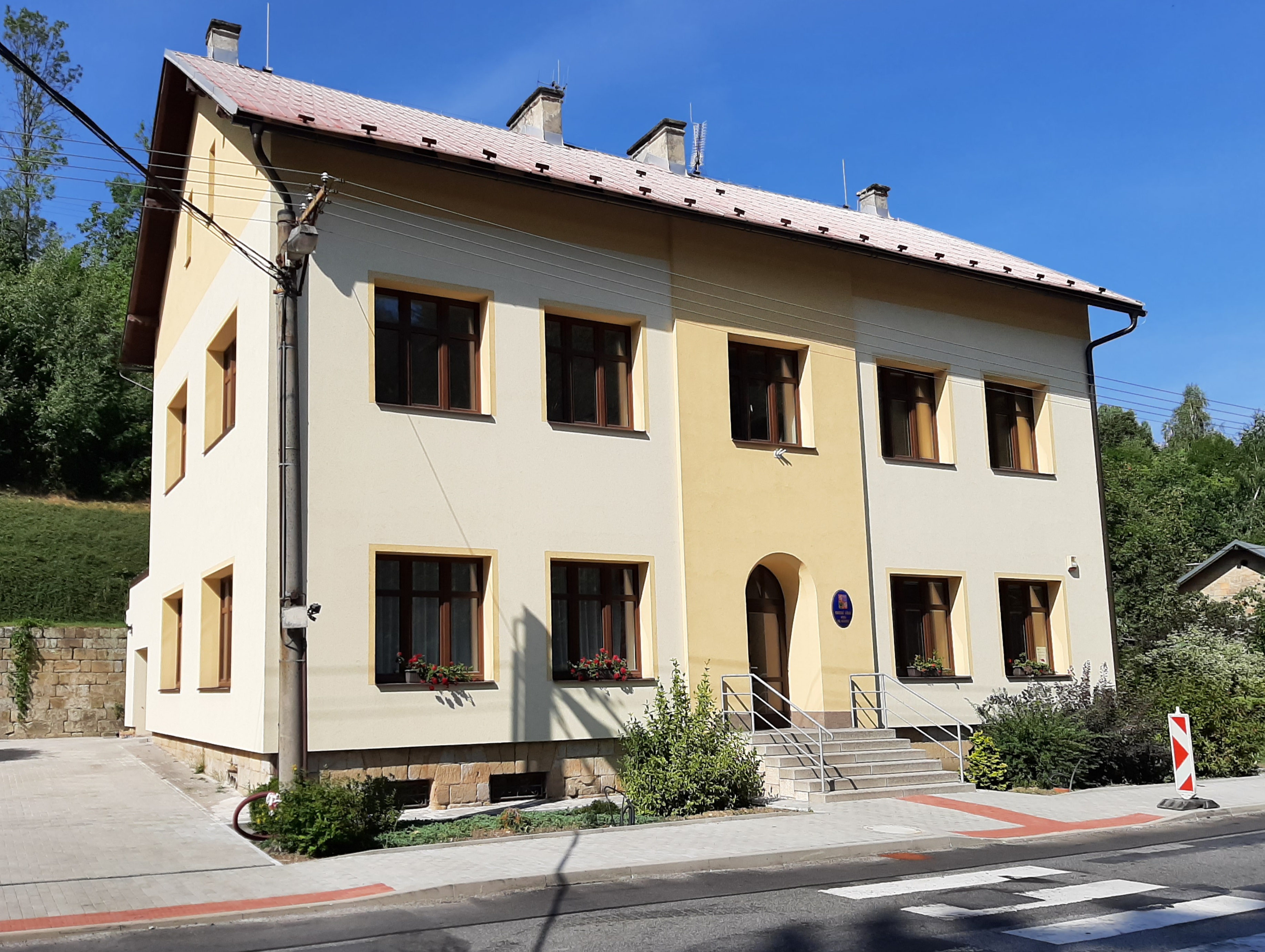 Mírová pod Kozákovem - obecní úřad foto 2