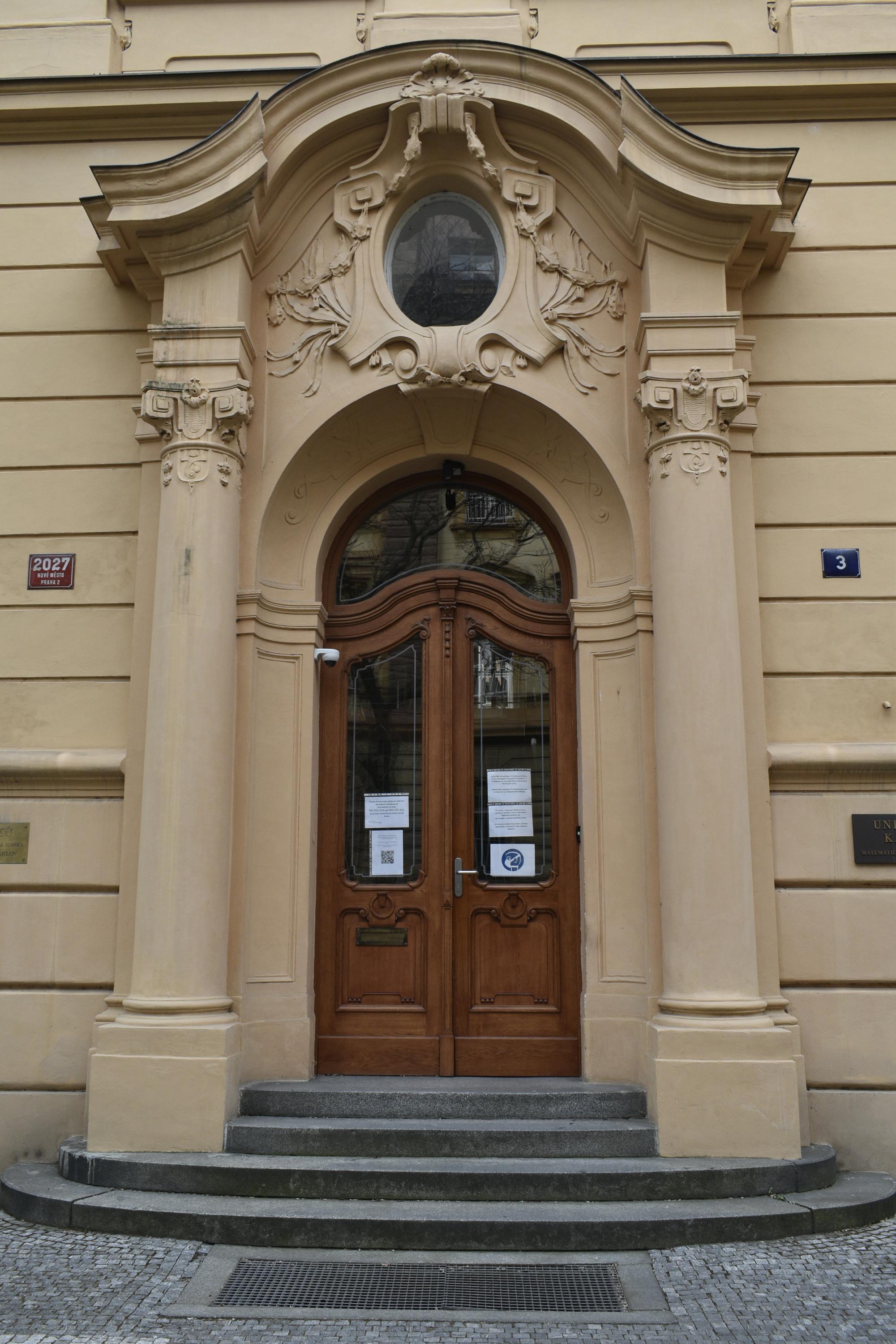 Knihovna Matematicko-fyzikální fakulty Univerzity Karlovy foto 4
